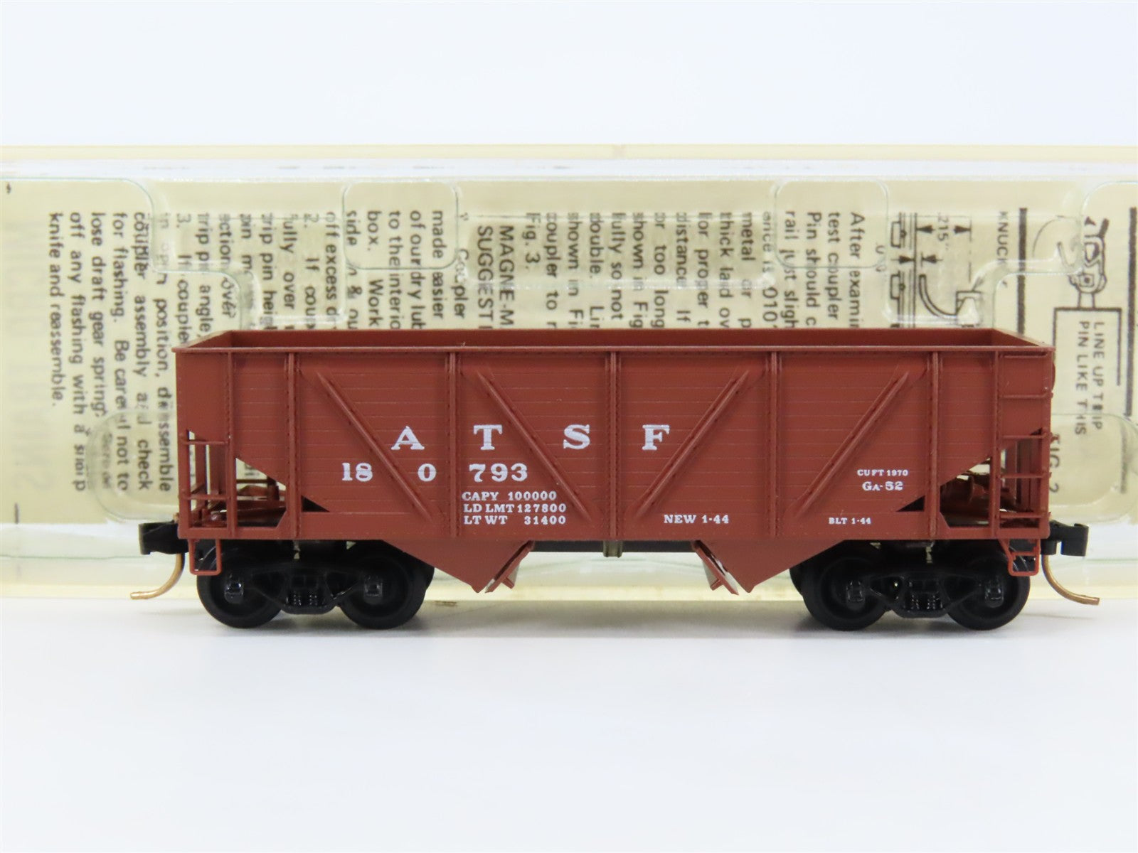 N Scale Micro-Trains 57010 ATSF Santa Fe 33' Composite Side Twin Hopper RTR