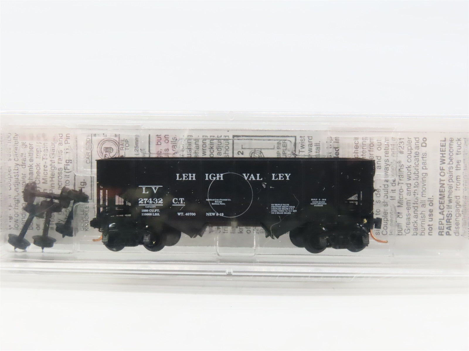 N Scale Micro-Trains 56330 LV Lehigh Valley 33' 2-Bay Hopper 27432 RTR