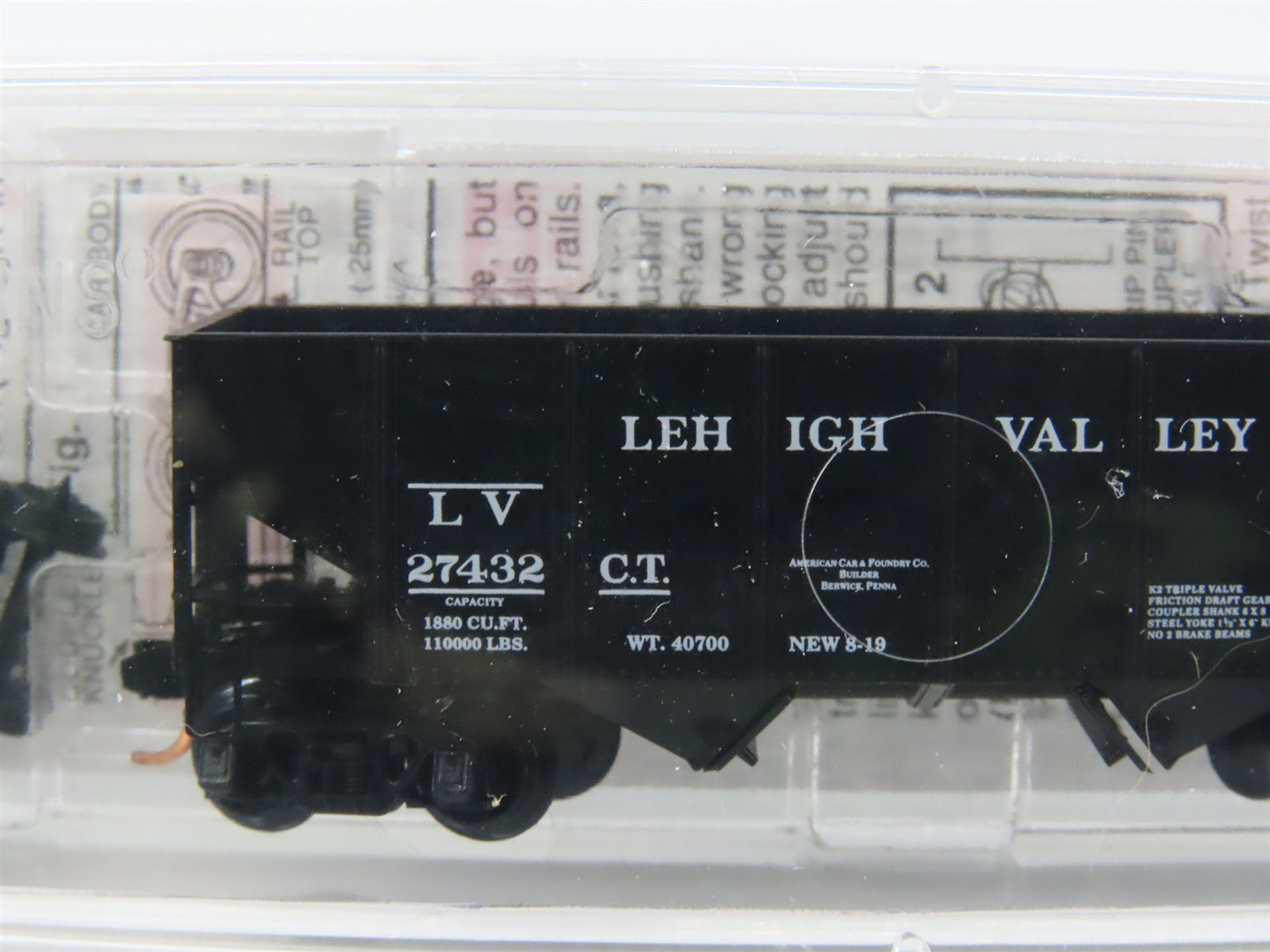 N Scale Micro-Trains 56330 LV Lehigh Valley 33' 2-Bay Hopper 27432 RTR