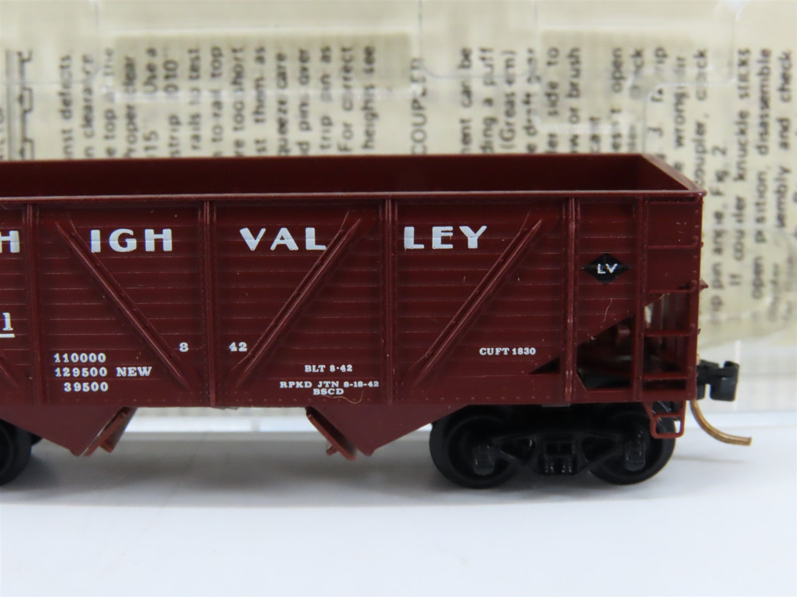 N Scale Micro-Trains 57030 LV Lehigh Valley 33' 2-Bay Hopper 14001 RTR