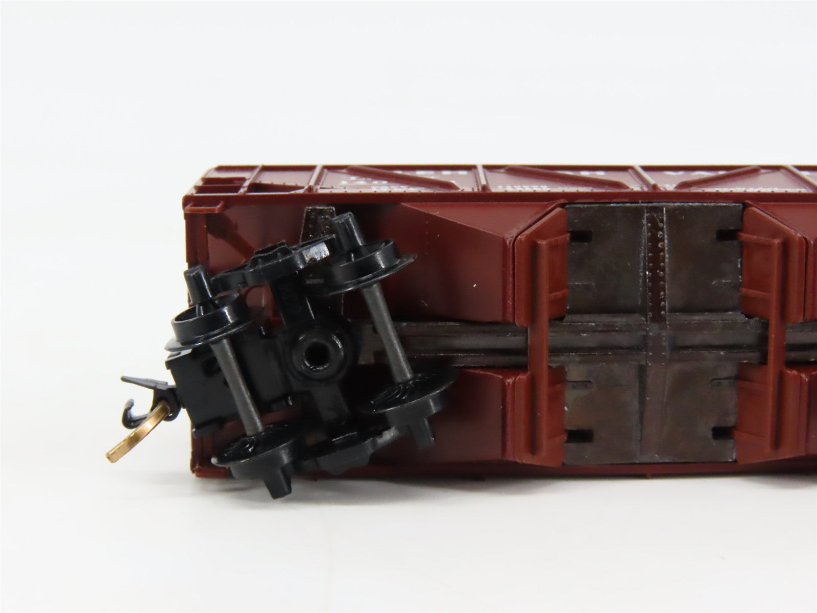 N Scale Micro-Trains 57030 LV Lehigh Valley 33' 2-Bay Hopper 14001 RTR