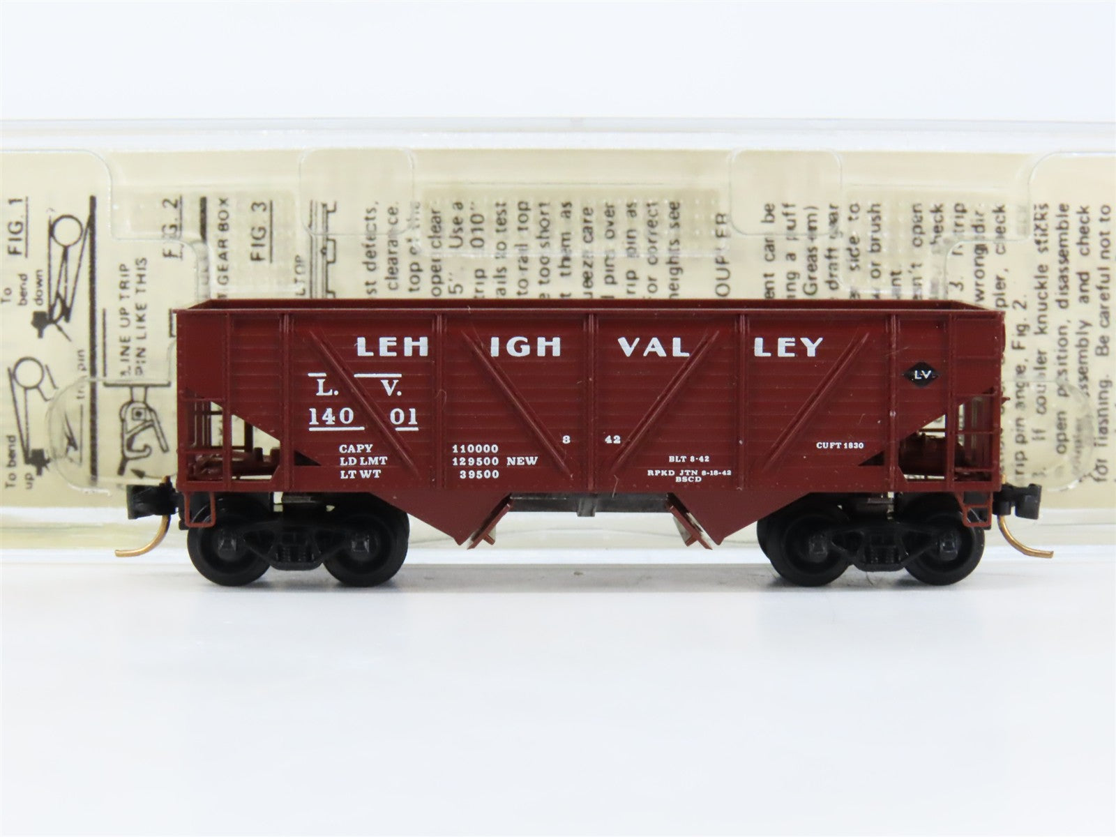 N Scale Micro-Trains 57030 LV Lehigh Valley 33' 2-Bay Composite Twin Hopper RTR