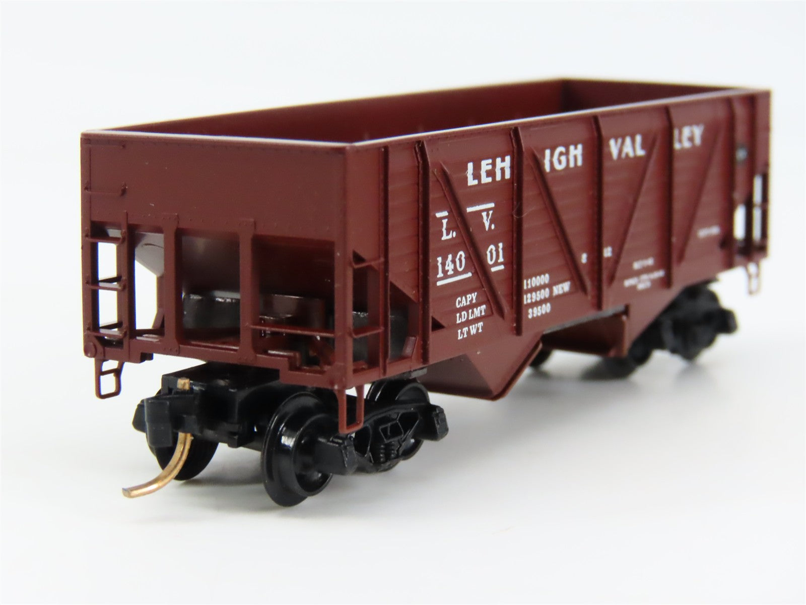 N Scale Micro-Trains 57030 LV Lehigh Valley 33' 2-Bay Composite Twin Hopper RTR
