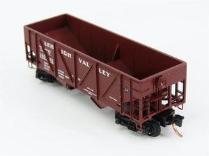N Scale Micro-Trains 57030 LV Lehigh Valley 33' 2-Bay Composite Twin Hopper RTR