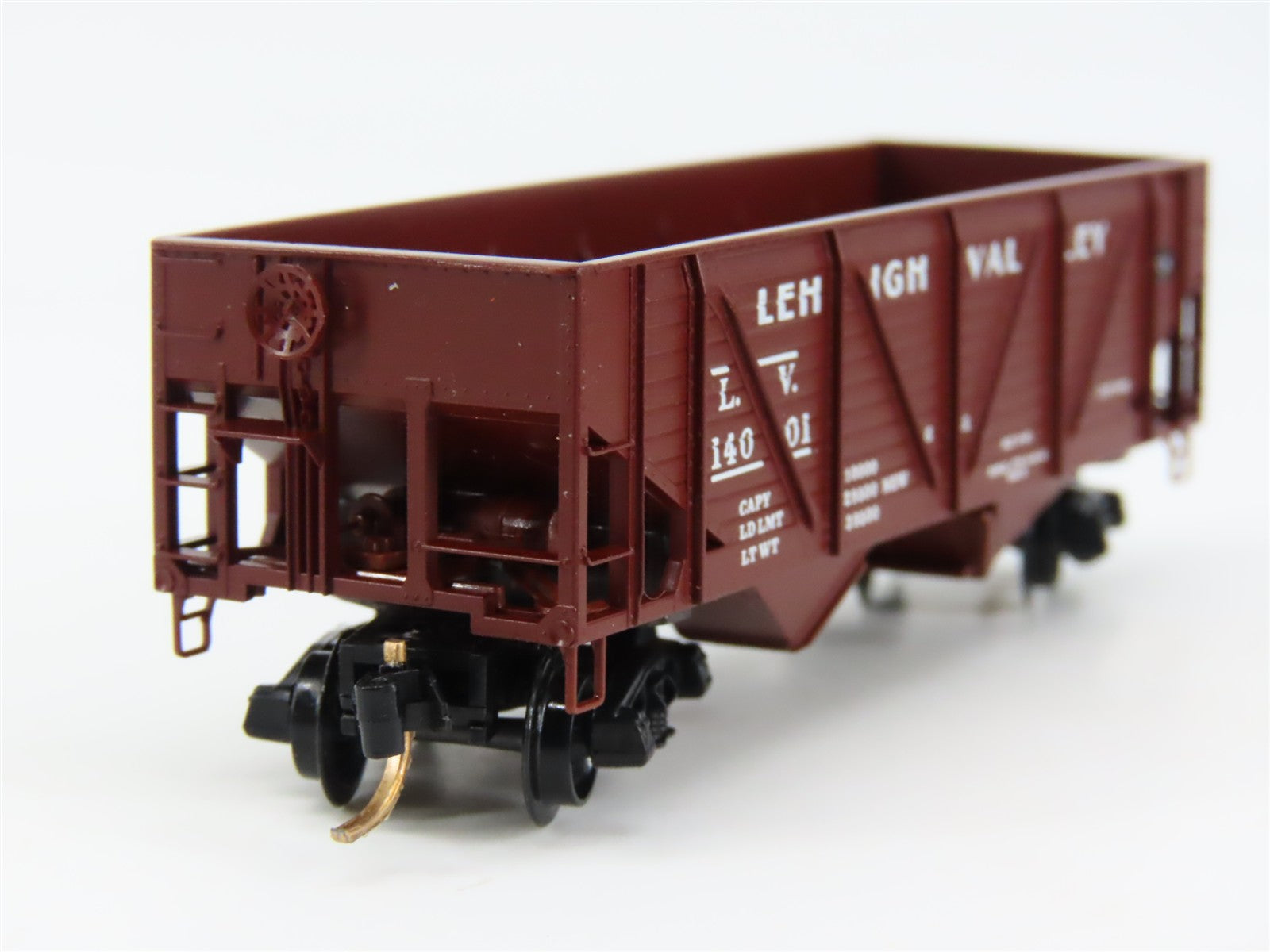 N Scale Micro-Trains 57030 LV Lehigh Valley 33' 2-Bay Composite Twin Hopper RTR