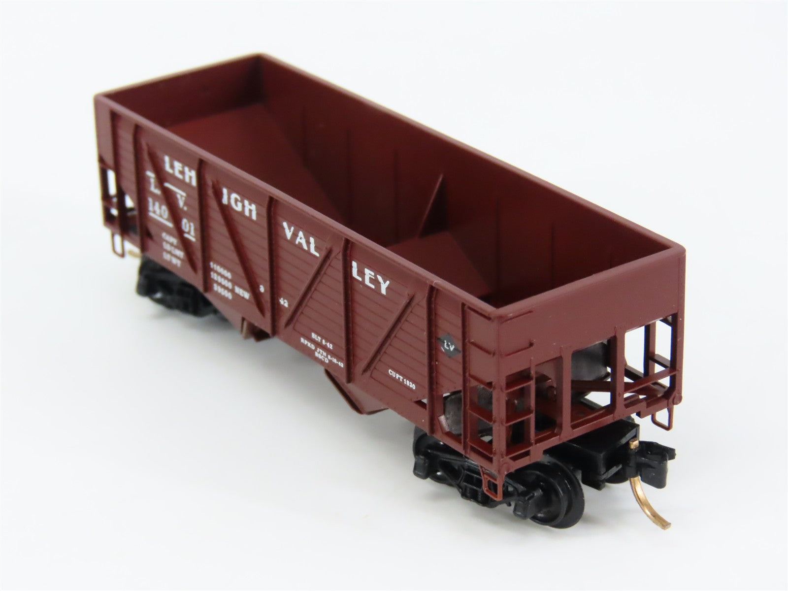 N Scale Micro-Trains 57030 LV Lehigh Valley 33' 2-Bay Composite Twin Hopper RTR