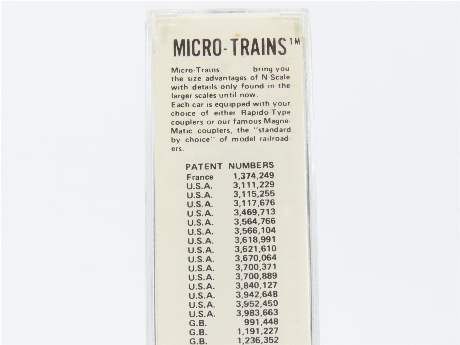 N Scale Micro-Trains 57030 LV Lehigh Valley 33' 2-Bay Composite Twin Hopper RTR
