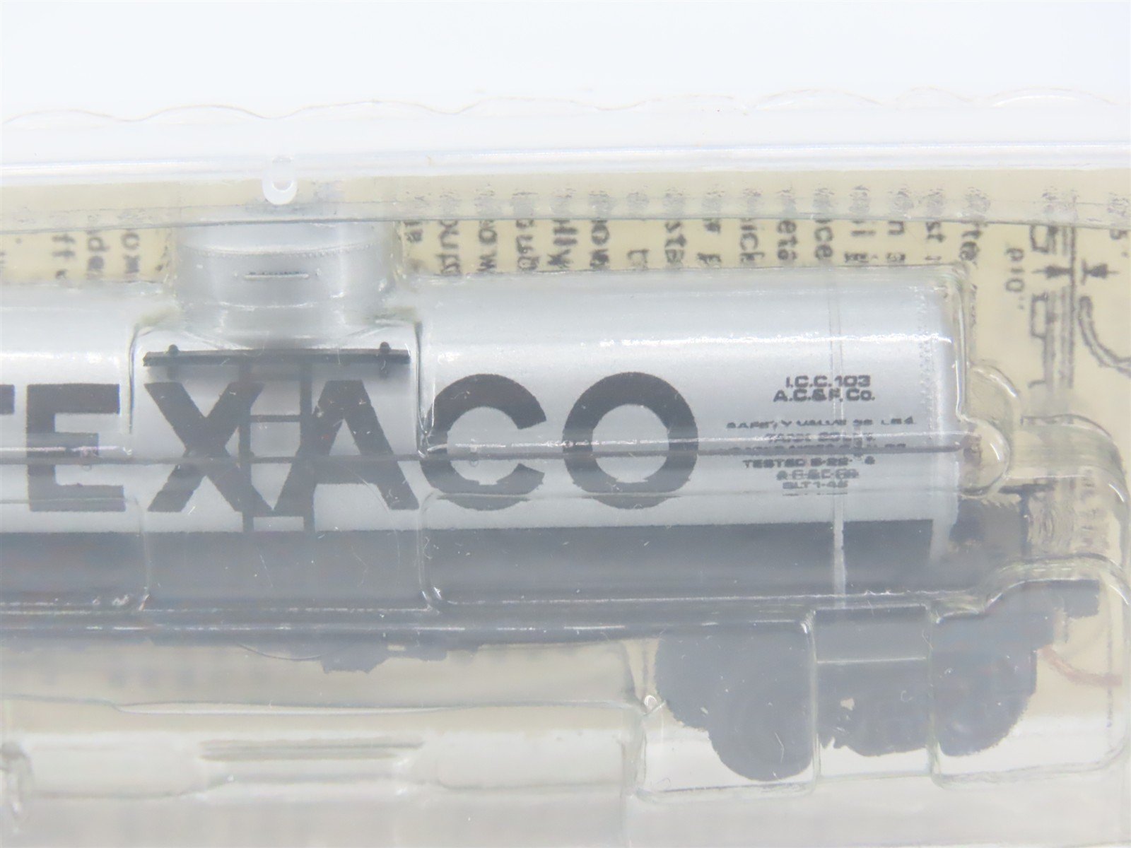 N Scale Micro-Trains 65072 TCX Texaco 39' Tank Car 1102 RTR