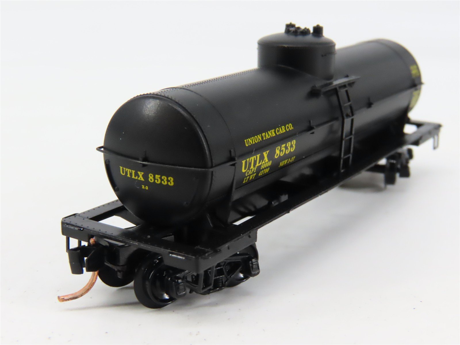 N Scale Micro-Trains 65060 UTLX Union Tank Car 39' Single Dome Tank Car 8533 RTR
