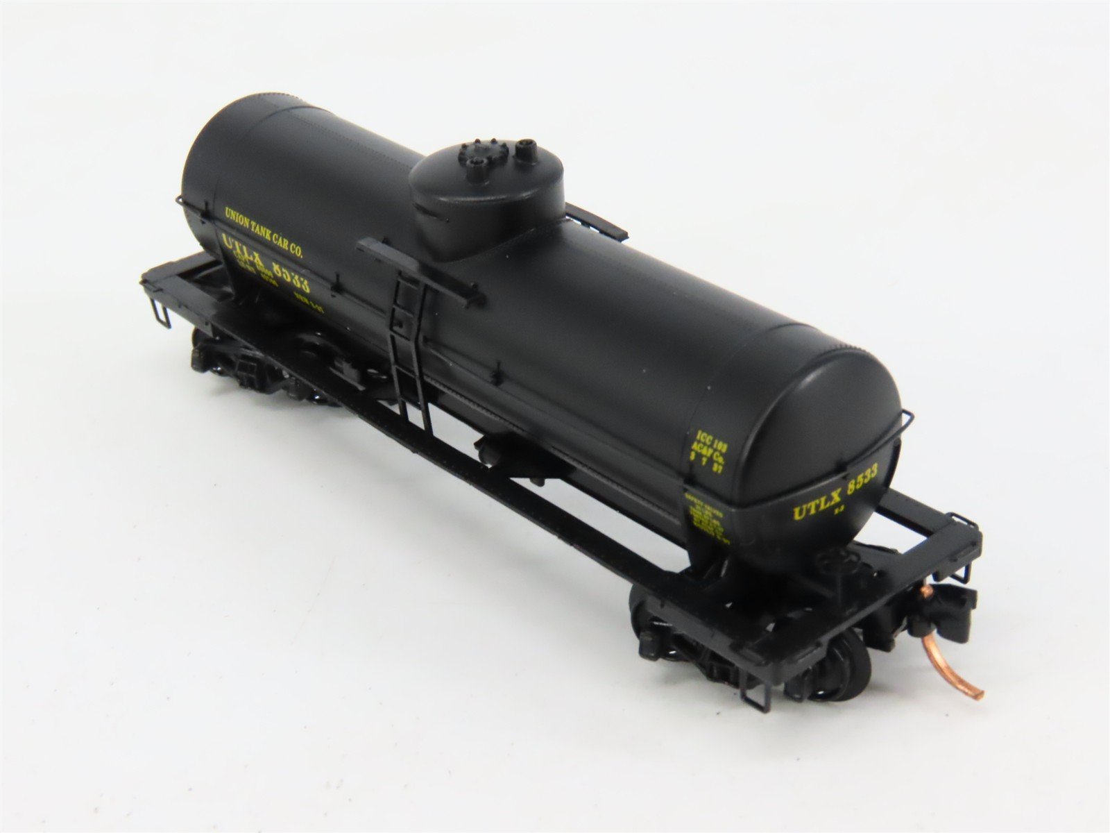 N Scale Micro-Trains 65060 UTLX Union Tank Car 39' Single Dome Tank Car 8533 RTR