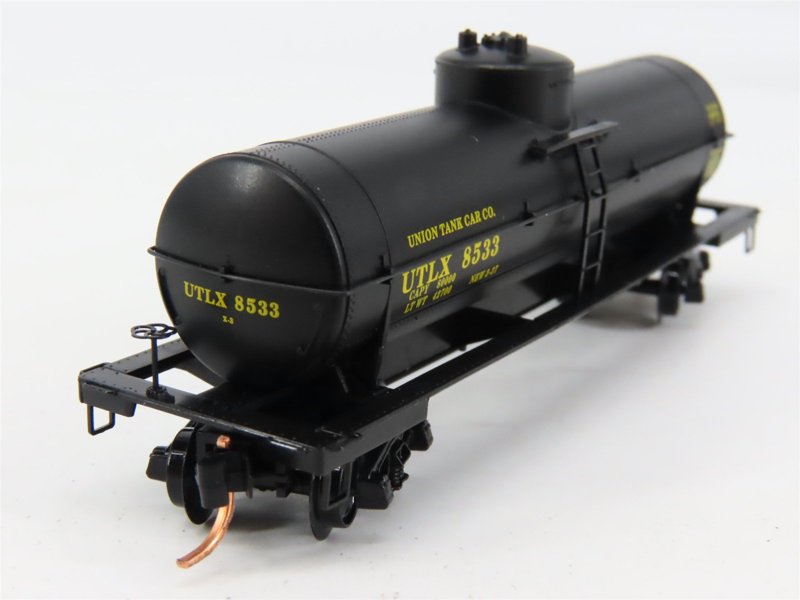 N Scale Micro-Trains 65060 UTLX Union Tank Car 39' Single Dome Tank Car 8533 RTR
