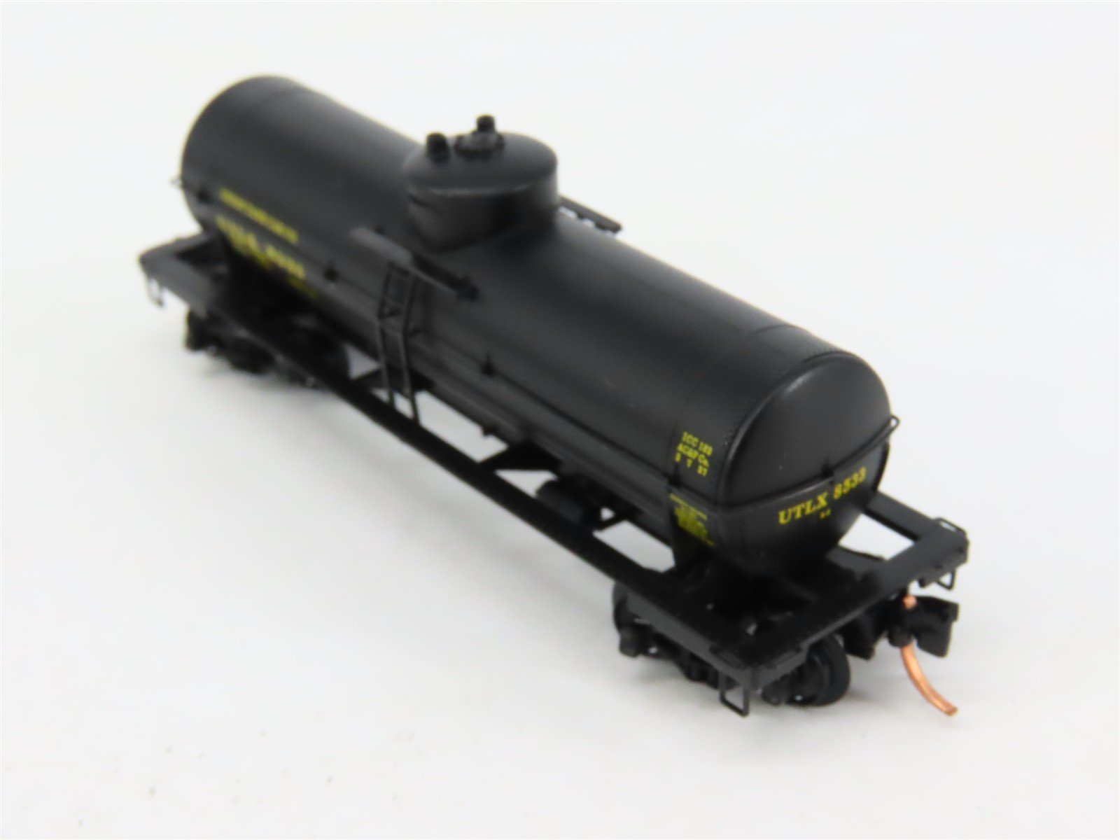N Scale Micro-Trains 65060 UTLX Union Tank Car 39' Single Dome Tank Car 8533 RTR