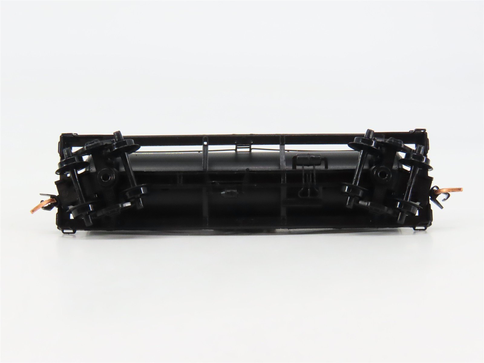 N Scale Micro-Trains 65060 UTLX Union Tank Car 39' Single Dome Tank Car 8533 RTR