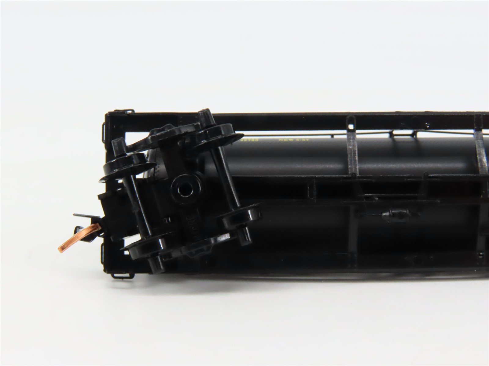 N Scale Micro-Trains 65060 UTLX Union Tank Car 39' Single Dome Tank Car 8533 RTR