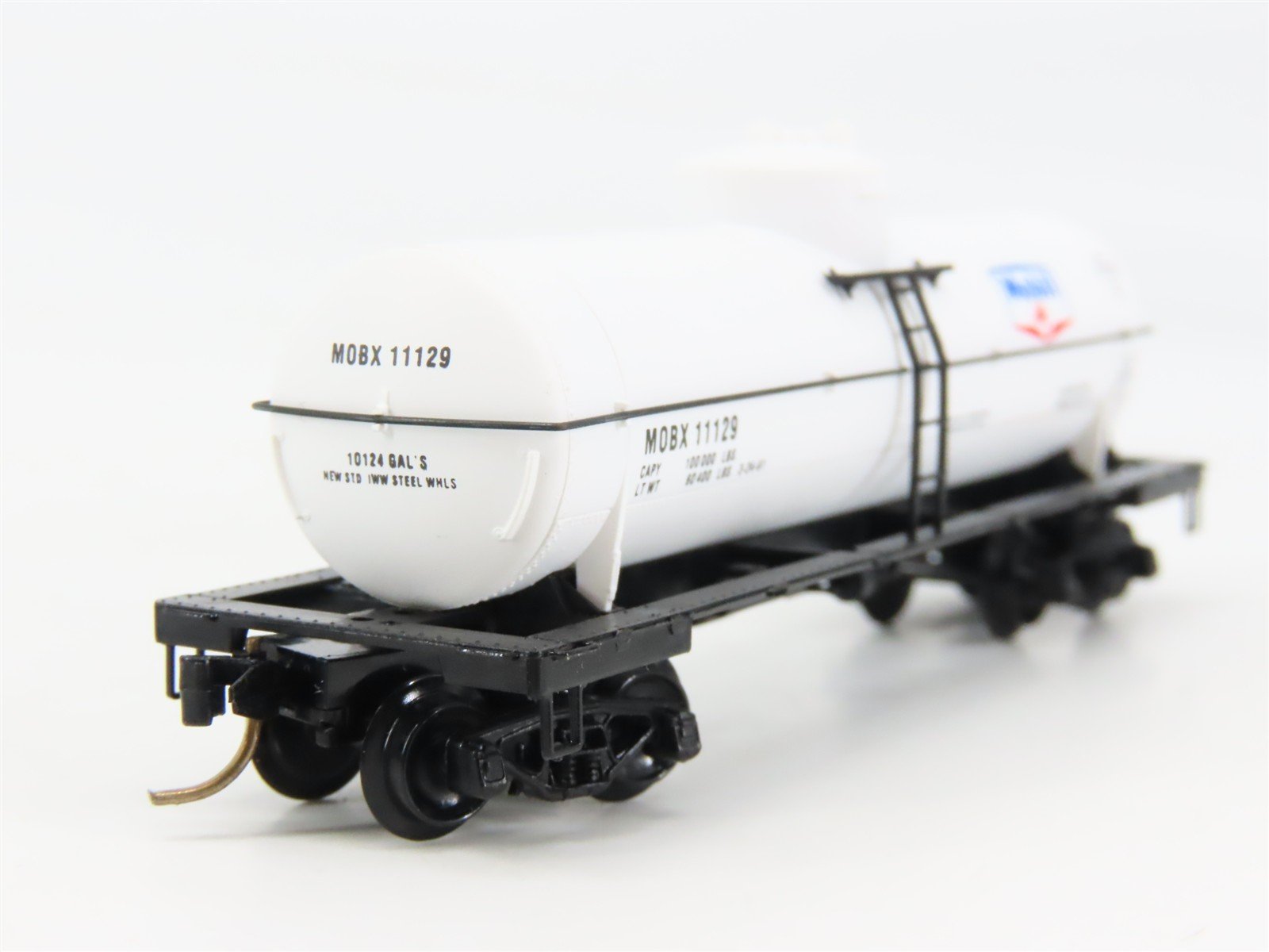N Scale Micro-Trains 65120 MOBX Mobil Oil 39' Single Dome Tank Car 11129 RTR