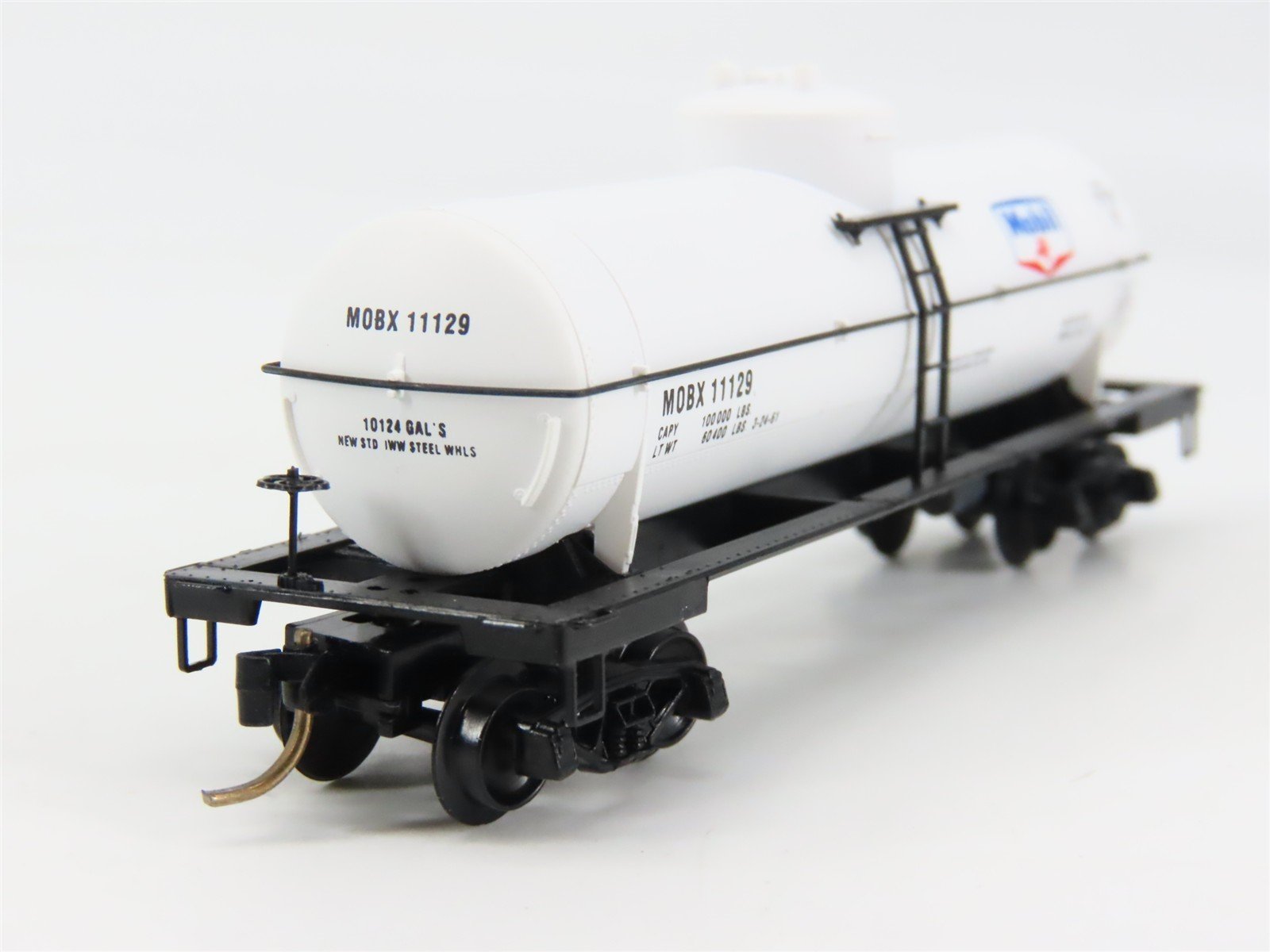 N Scale Micro-Trains 65120 MOBX Mobil Oil 39' Single Dome Tank Car 11129 RTR