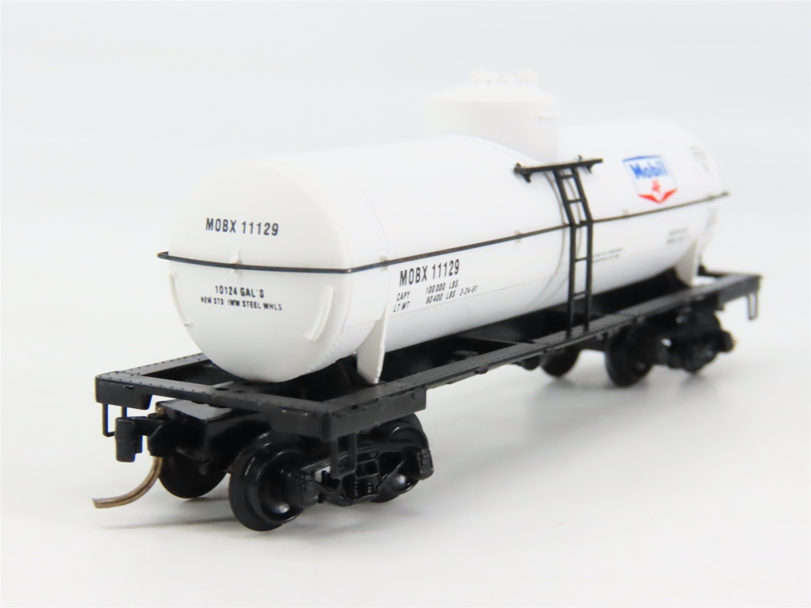 N Scale Micro-Trains 65120 MOBX Mobil Oil 39' Single Dome Tank Car 11129 RTR