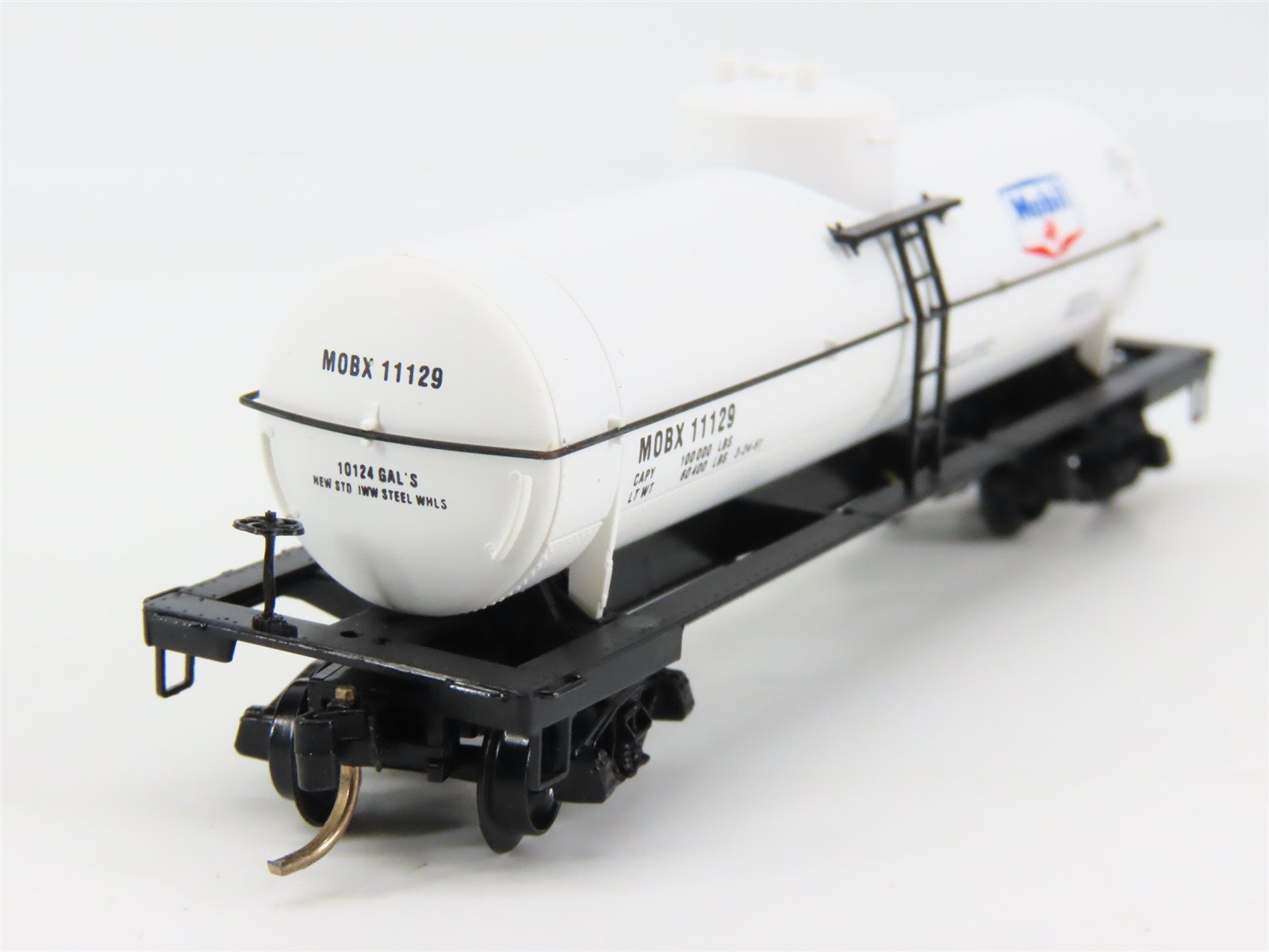 N Scale Micro-Trains 65120 MOBX Mobil Oil 39' Single Dome Tank Car 11129 RTR