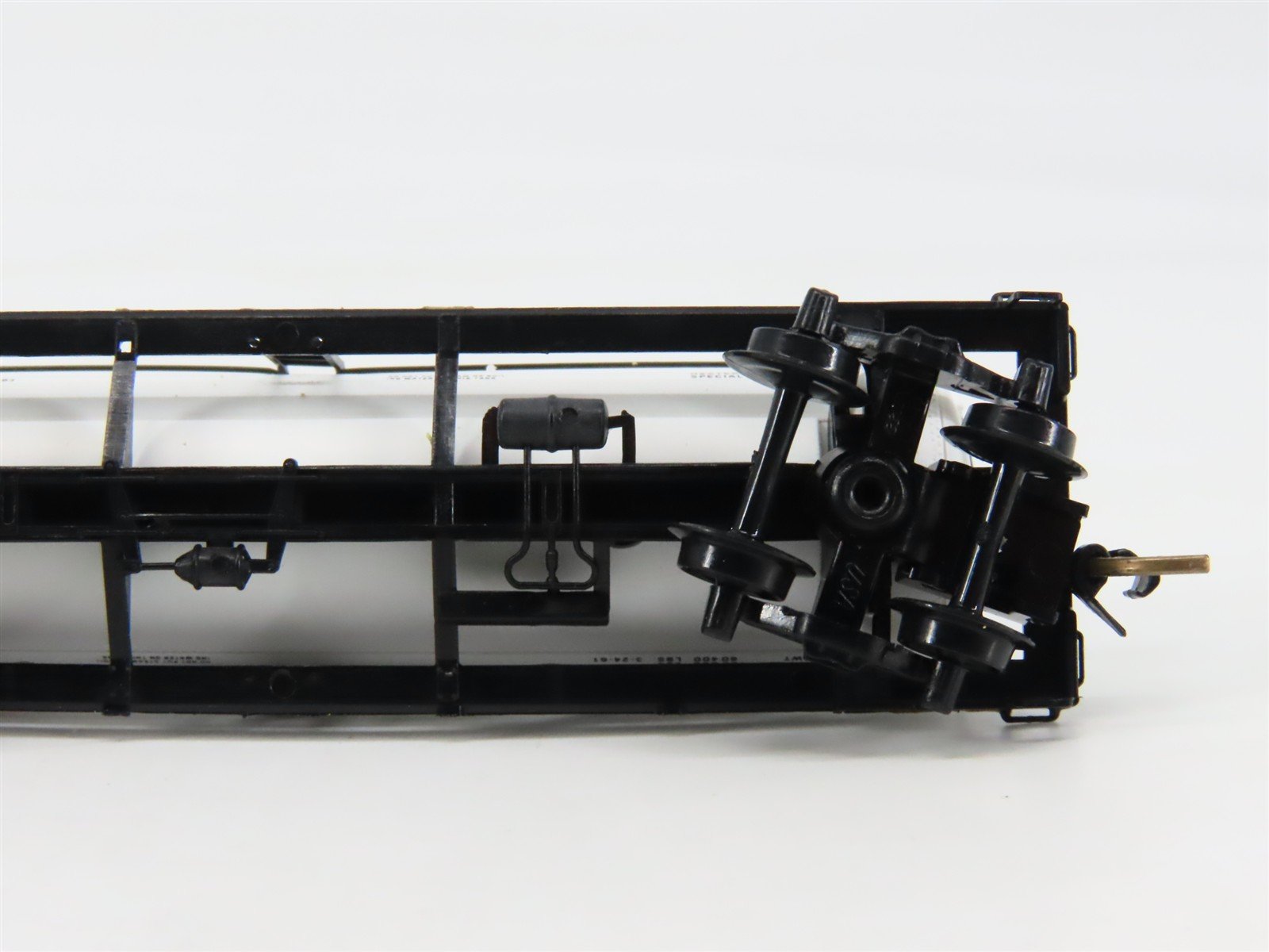 N Scale Micro-Trains 65120 MOBX Mobil Oil 39' Single Dome Tank Car 11129 RTR