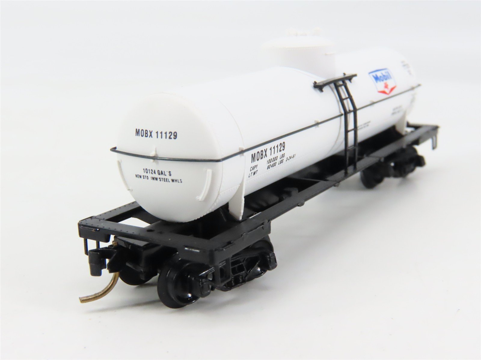 N Scale Micro-Trains 65120 MOBX Mobil Oil 39' Tank Car 11129 RTR