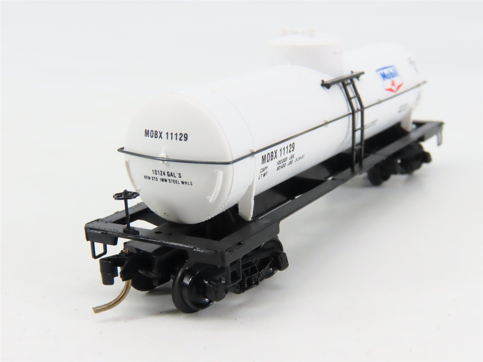 N Scale Micro-Trains 65120 MOBX Mobil Oil 39' Tank Car 11129 RTR