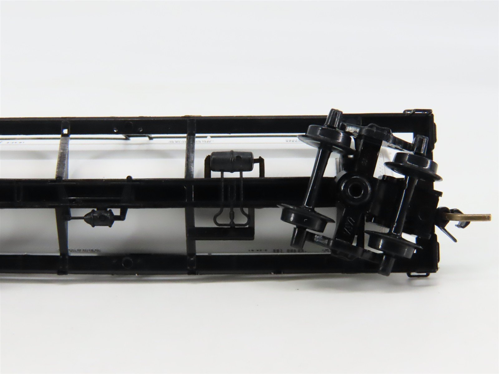 N Scale Micro-Trains 65120 MOBX Mobil Oil 39' Tank Car 11129 RTR