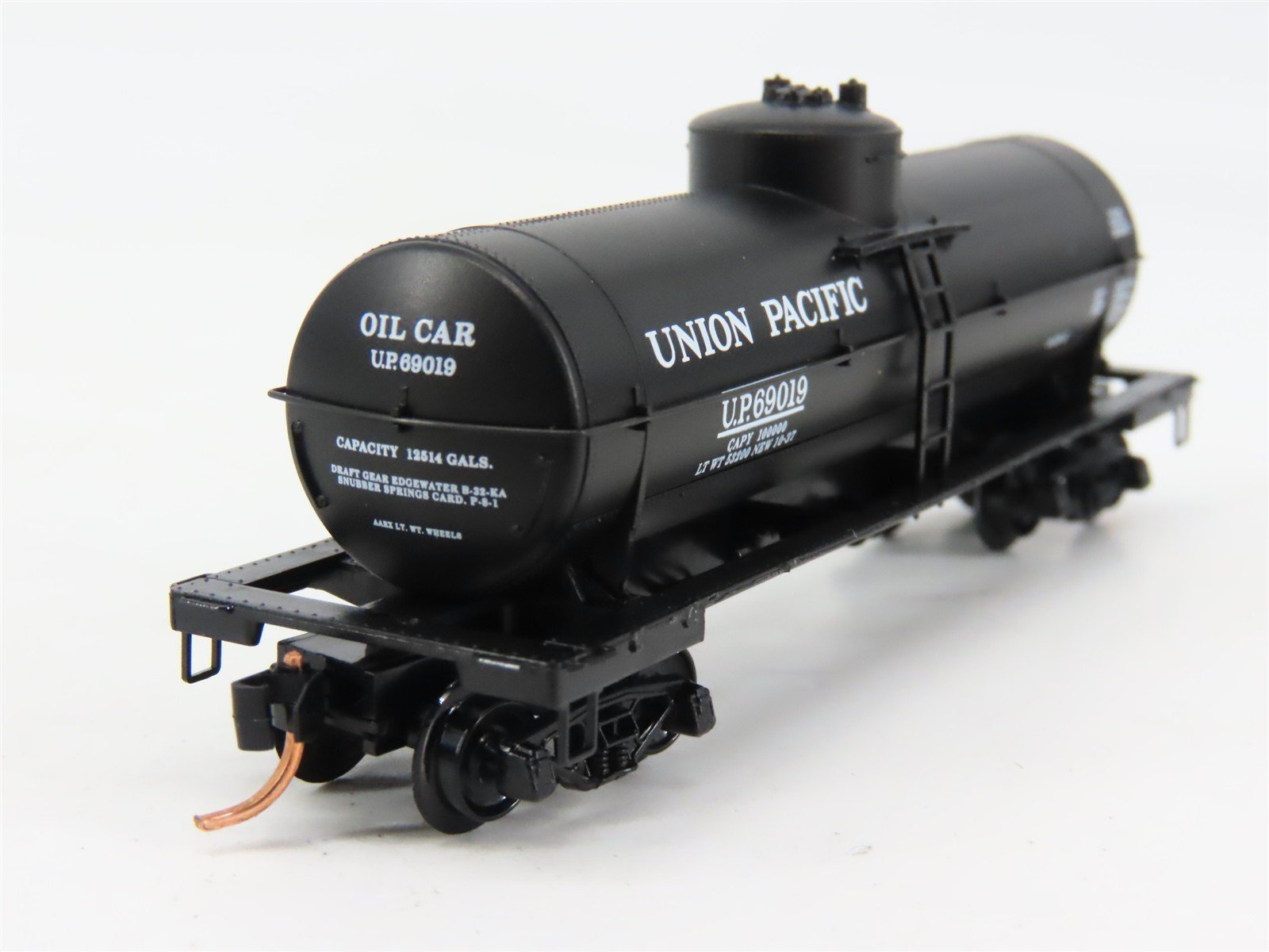 N Scale Micro-Trains MTL 65180 UP Union Pacific 39' Single Dome Tank Car RTR