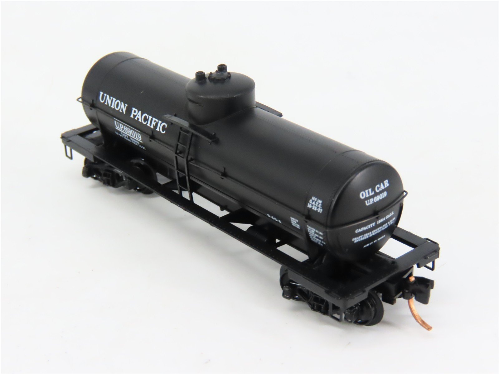 N Scale Micro-Trains MTL 65180 UP Union Pacific 39' Single Dome Tank Car RTR