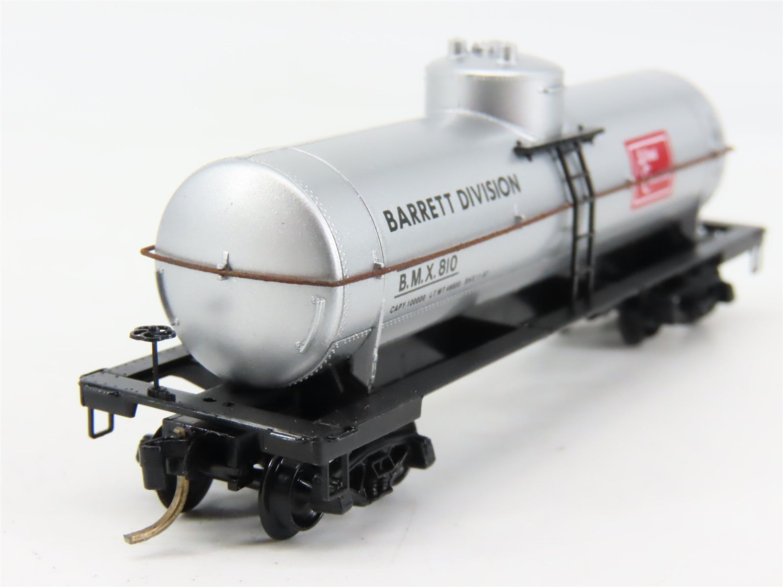 N Scale Micro-Trains MTL 65210 BMX Barrett Division 39' Single Dome Tank Car RTR
