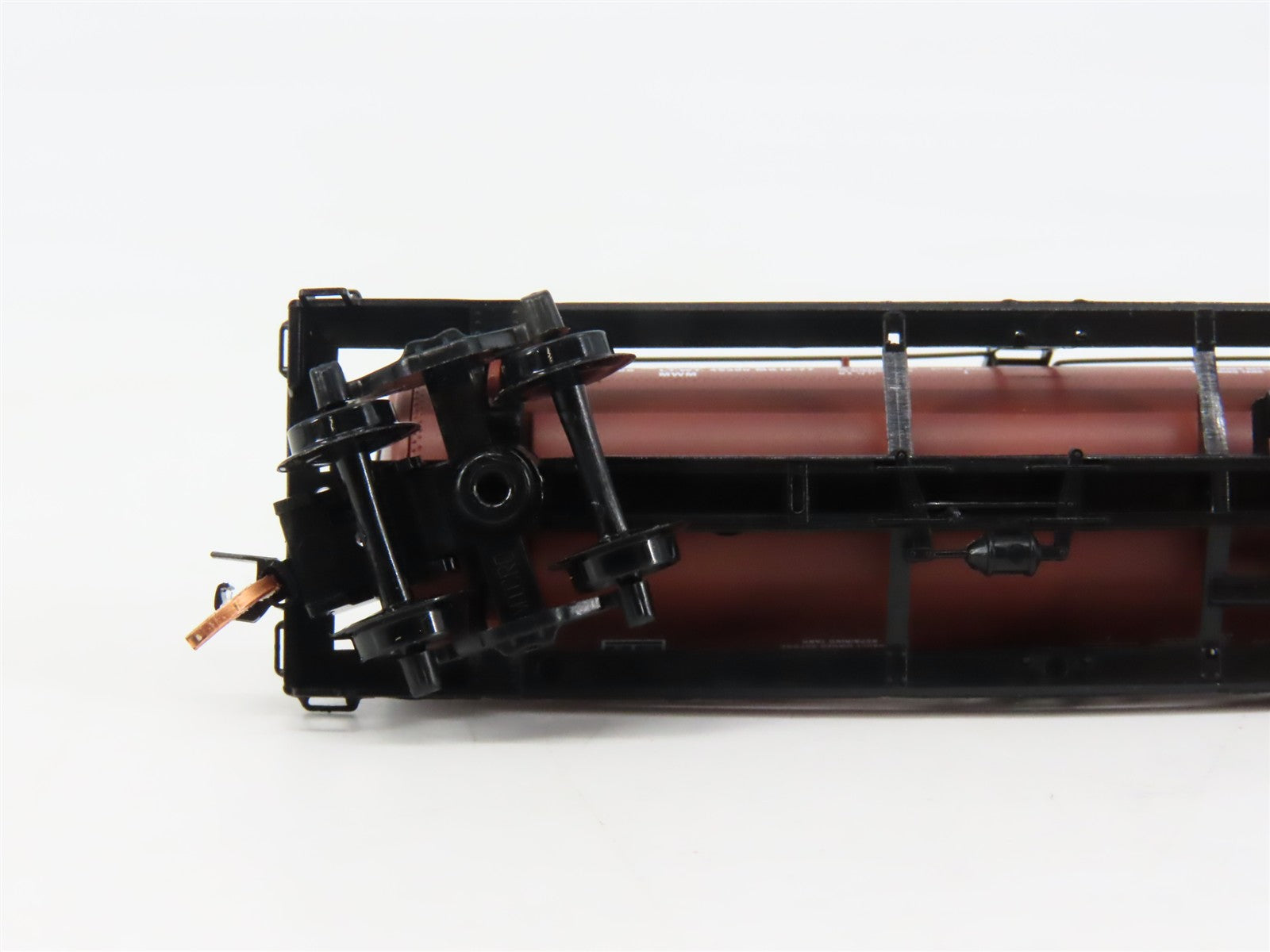 N Scale Micro-Trains MTL 65280 MILW Milwaukee Road 39' Single Dome Tank Car RTR