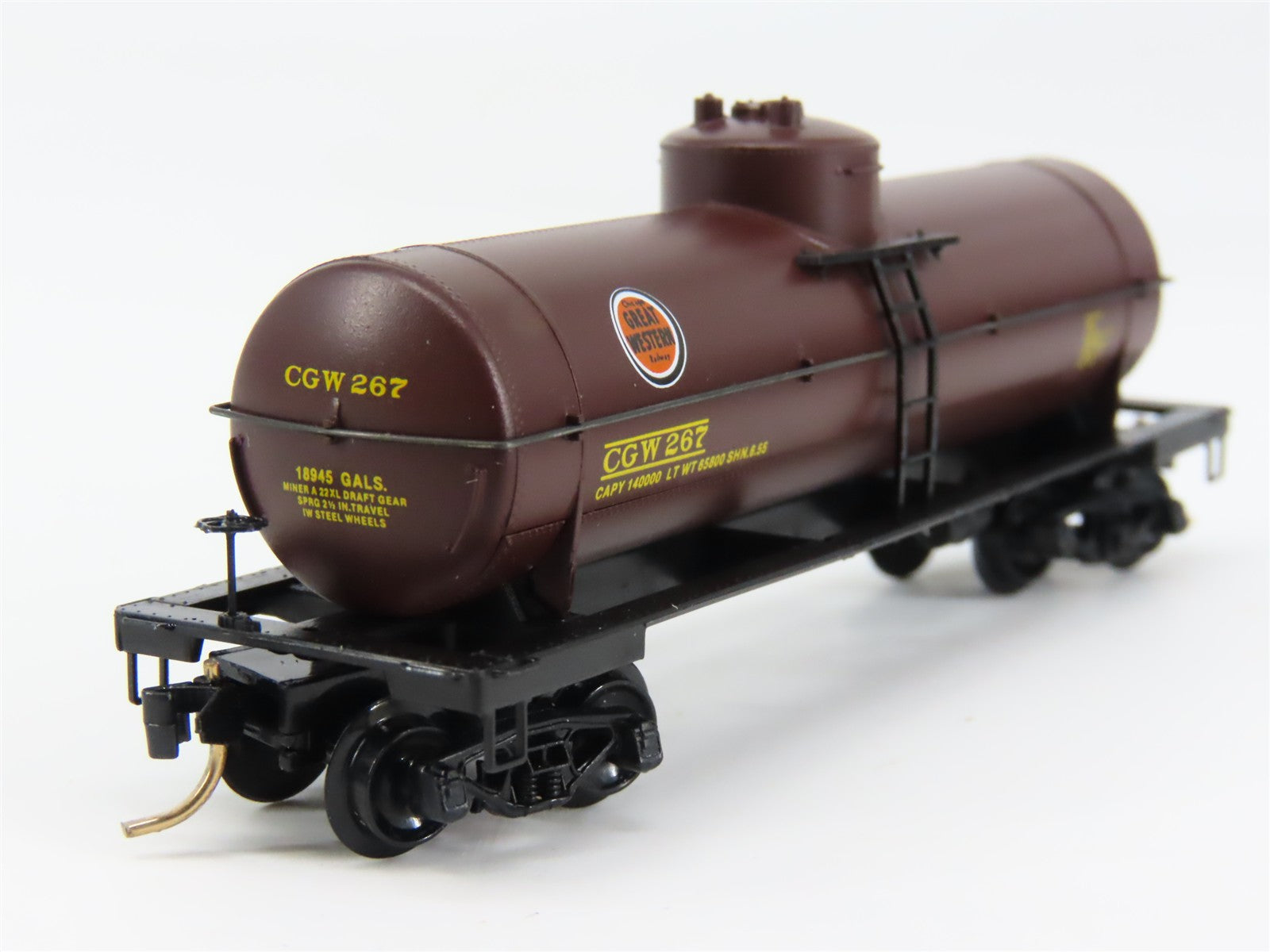 N Scale Micro-Trains MTL 65320 CGW Chicago Great Western 39' Tank Car 267 RTR