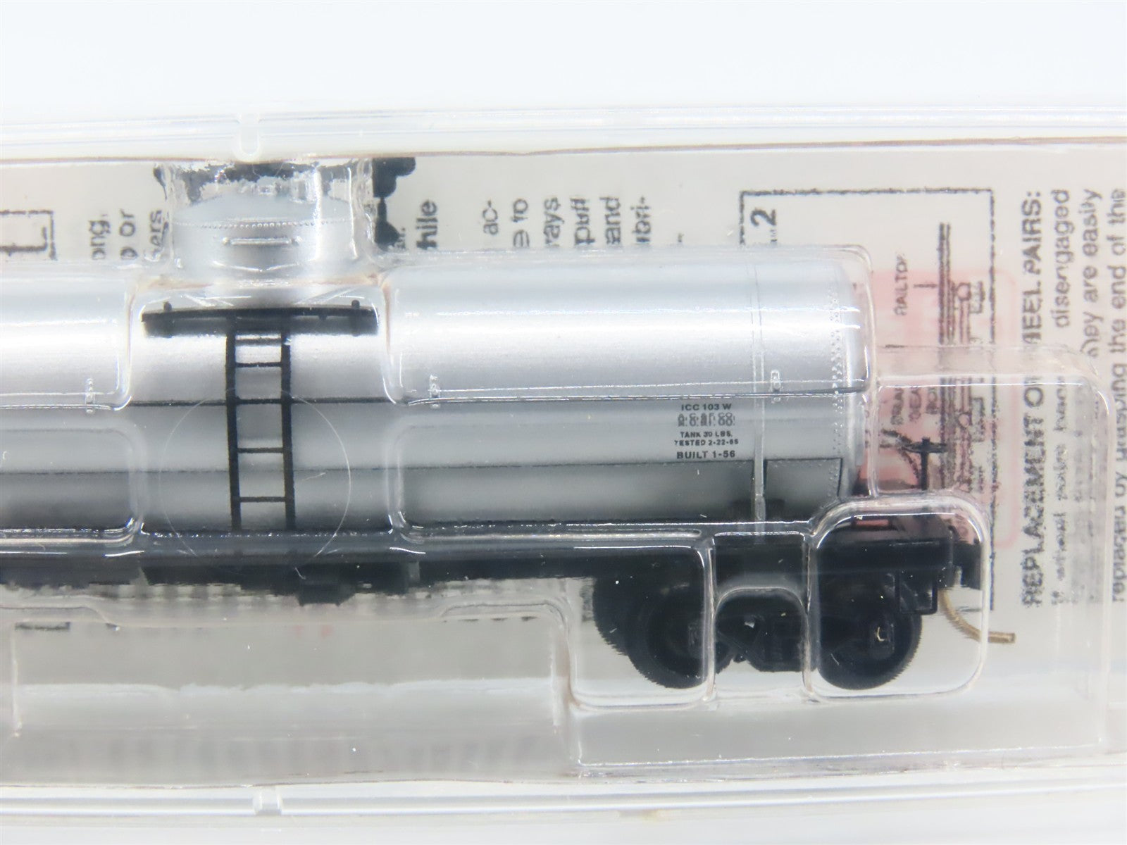 N Scale Micro-Trains MTL 65400 CGW Chicago Great Western 39' Tank Car 290 RTR