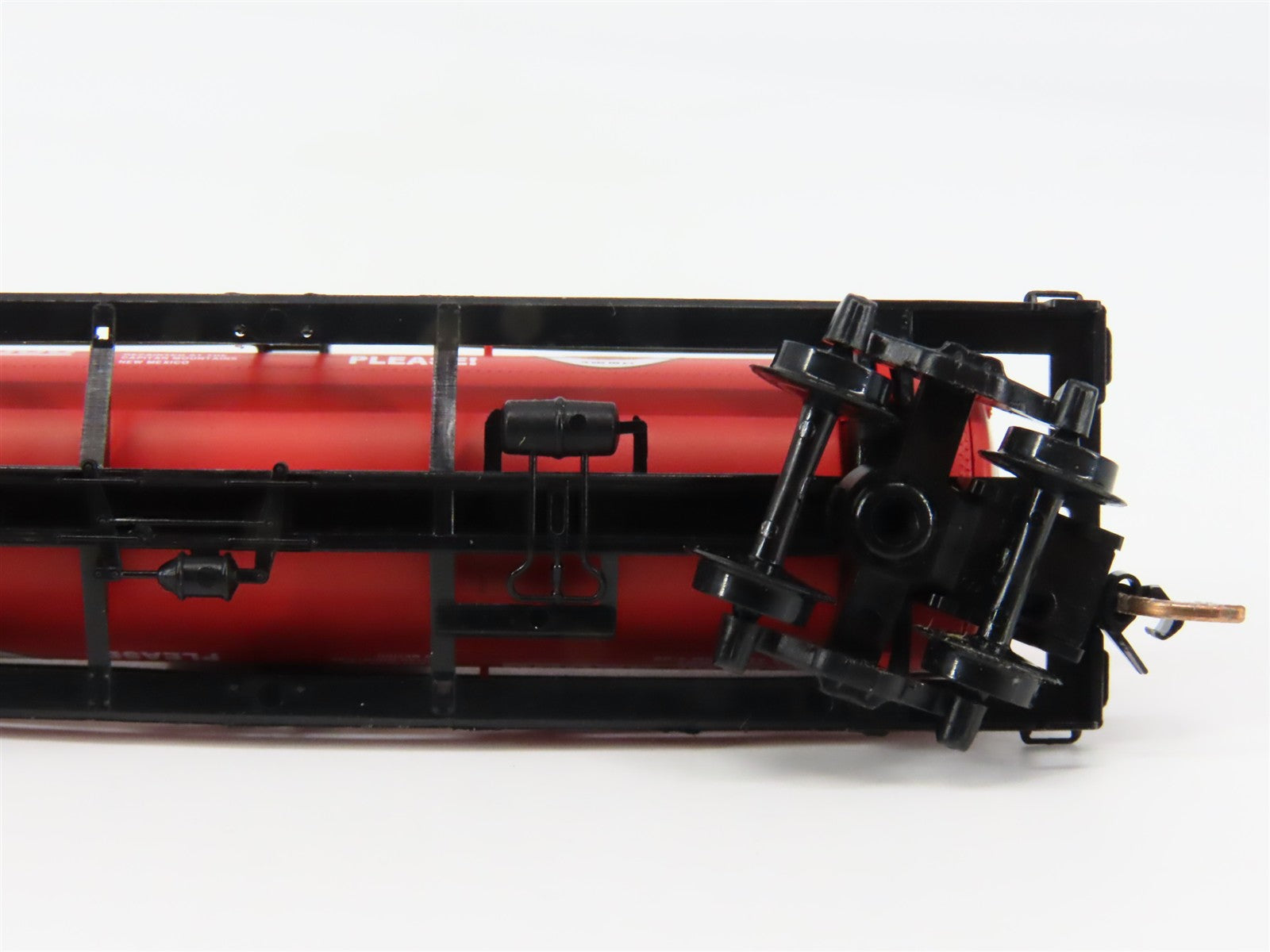 N Scale Micro-Trains MTL 65460 SBX Smokey Bear 39' Single Dome Tank Car RTR