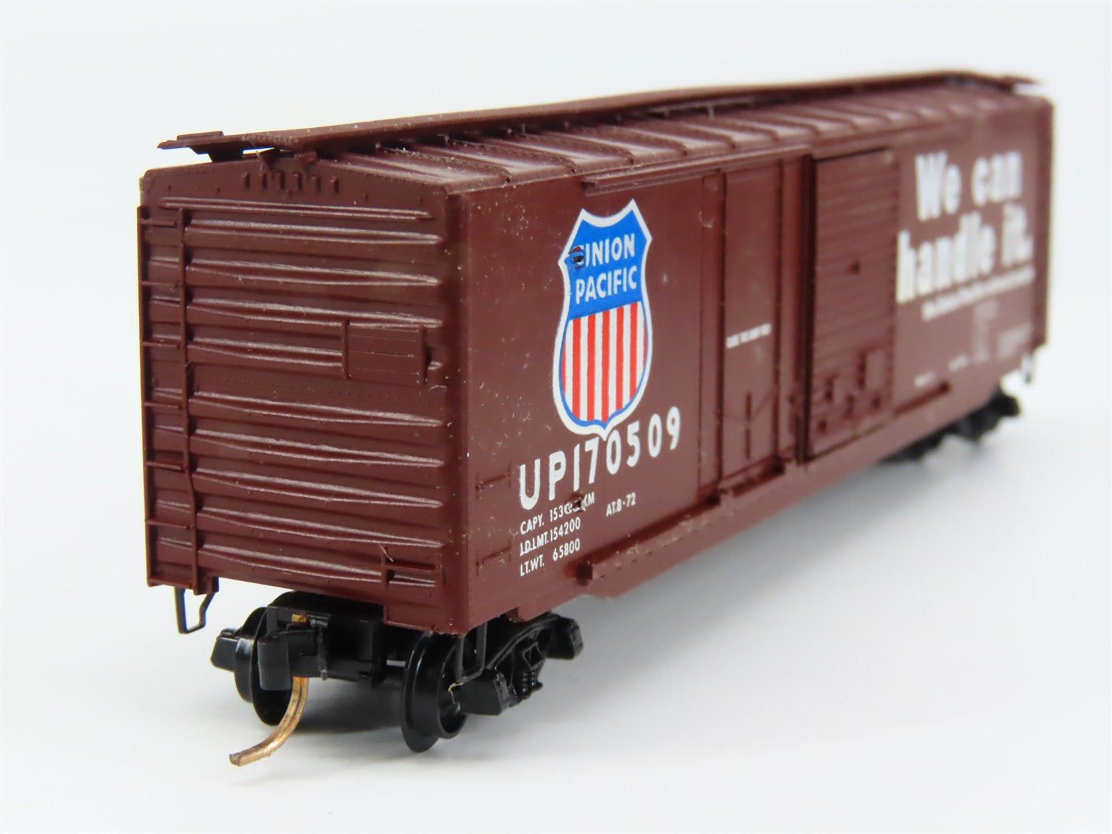 N Scale Micro-Trains MTL 33050 Union Pacific 50' Plug/Sliding Door Box Car RTR