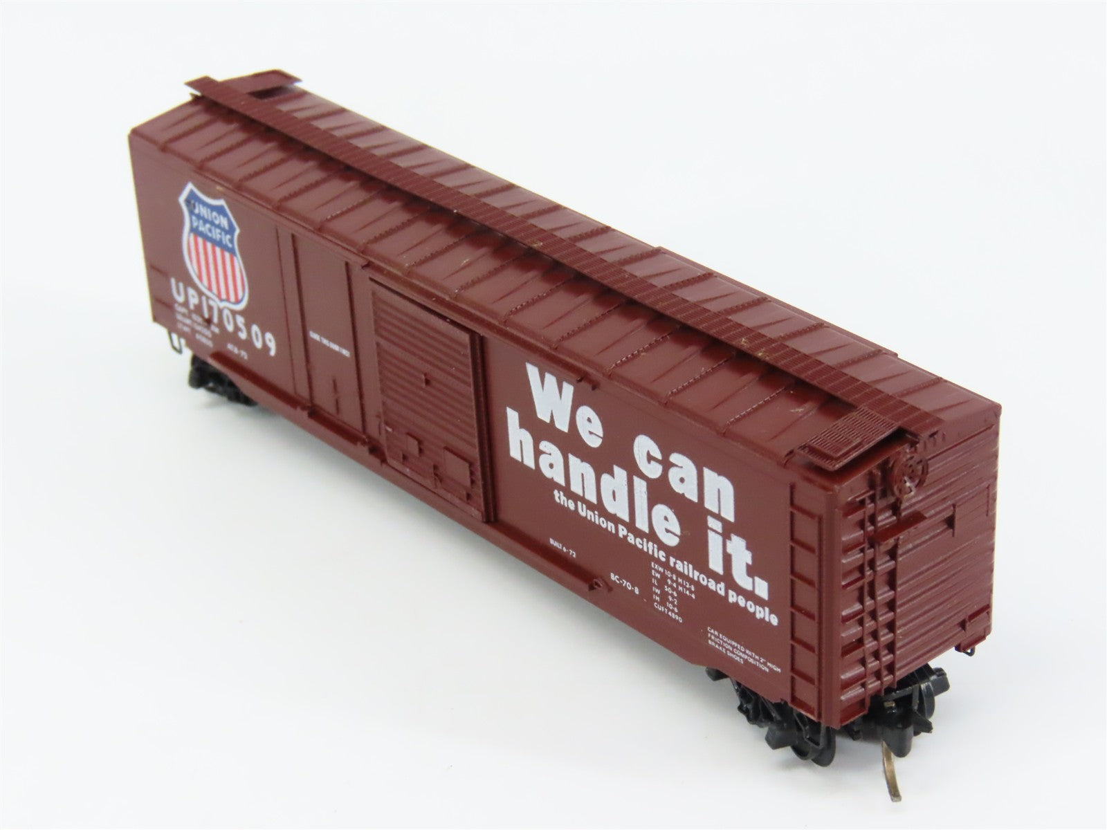N Scale Micro-Trains MTL 33050 Union Pacific 50' Plug/Sliding Door Box Car RTR