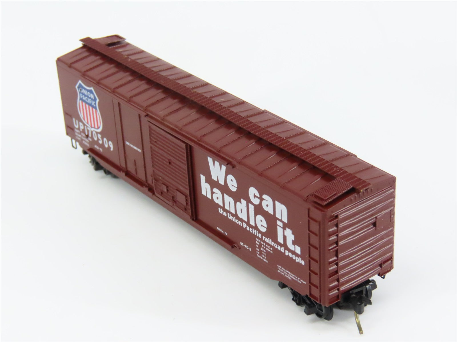 N Scale Micro-Trains MTL 33050 Union Pacific 50' Plug/Sliding Door Box Car RTR