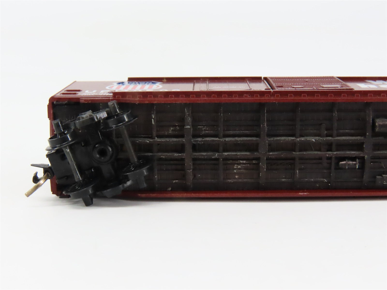 N Scale Micro-Trains MTL 33050 Union Pacific 50' Plug/Sliding Door Box Car RTR