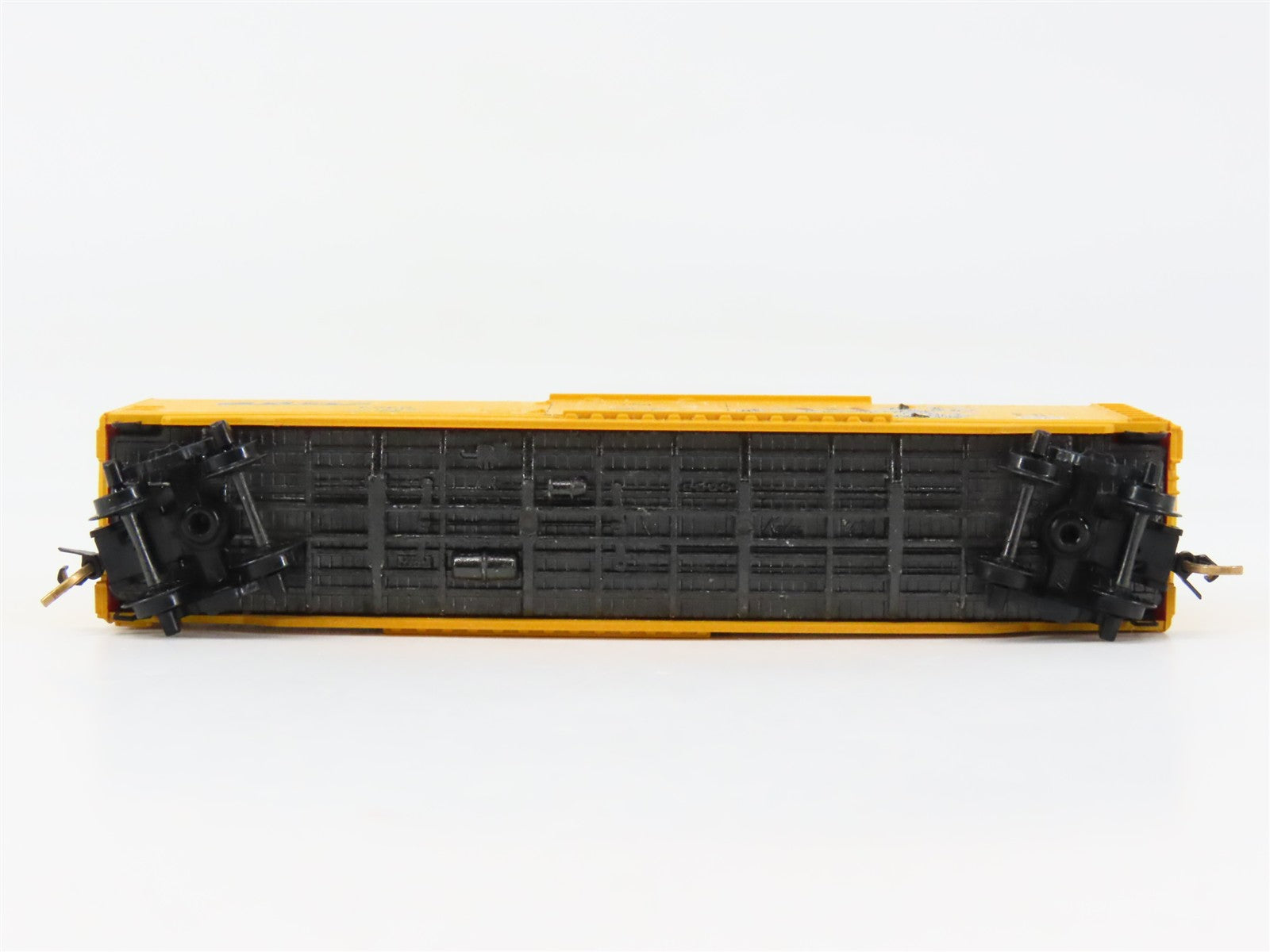 N Scale Micro-Trains MTL 38150 Fruit Growers Express 50' Plug Door Box Car RTR