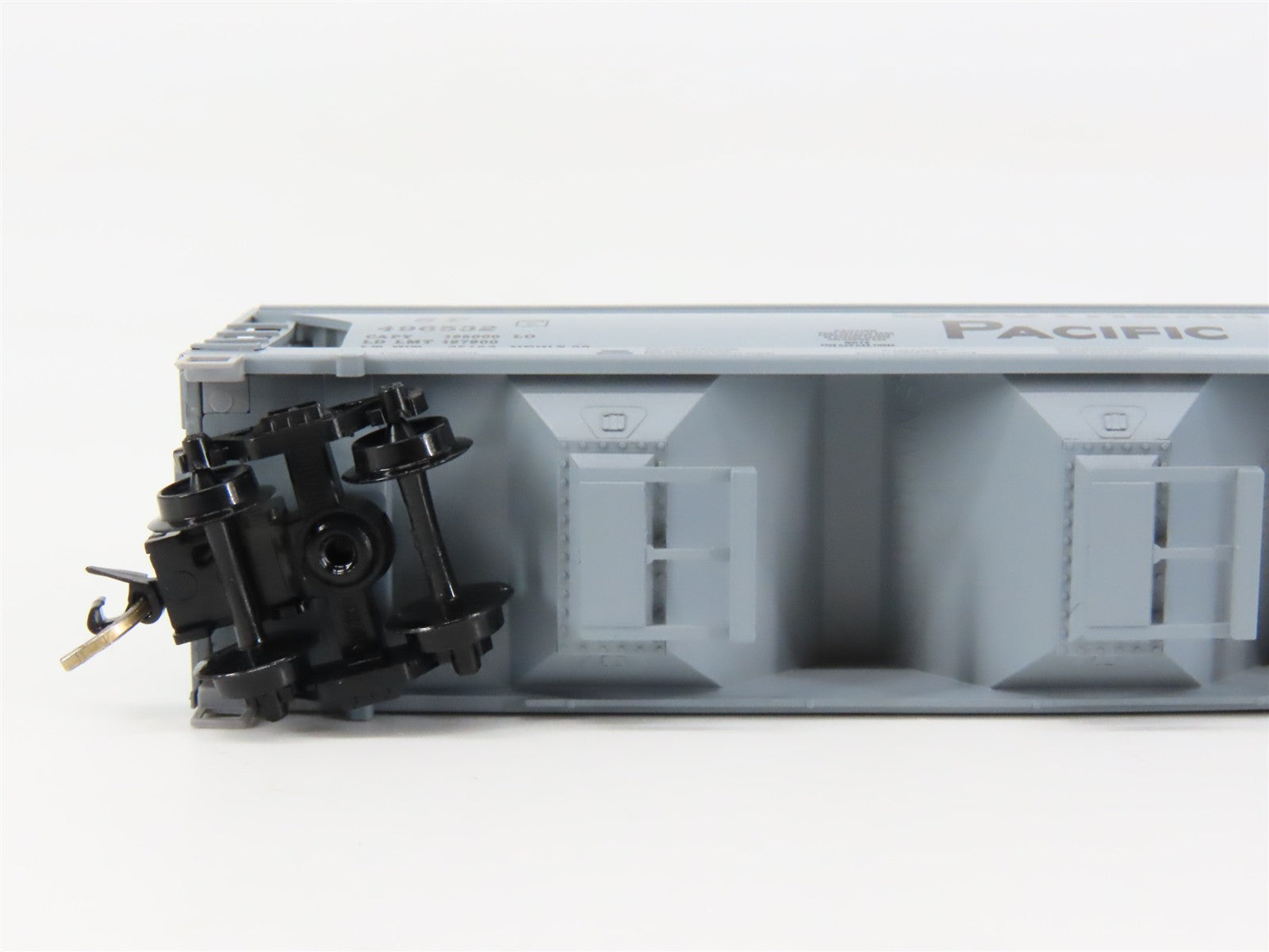 N Scale Micro-Trains MTL 94040 SP Southern Pacific 3-Bay Covered Hopper RTR