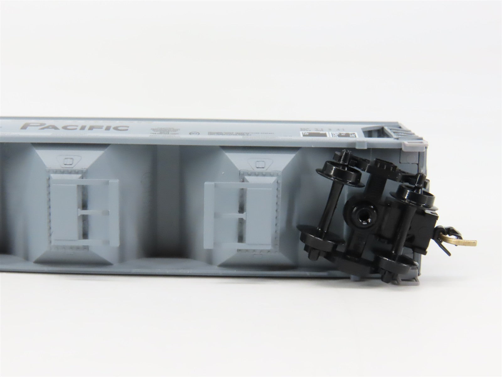 N Scale Micro-Trains MTL 94040 SP Southern Pacific 3-Bay Covered Hopper RTR