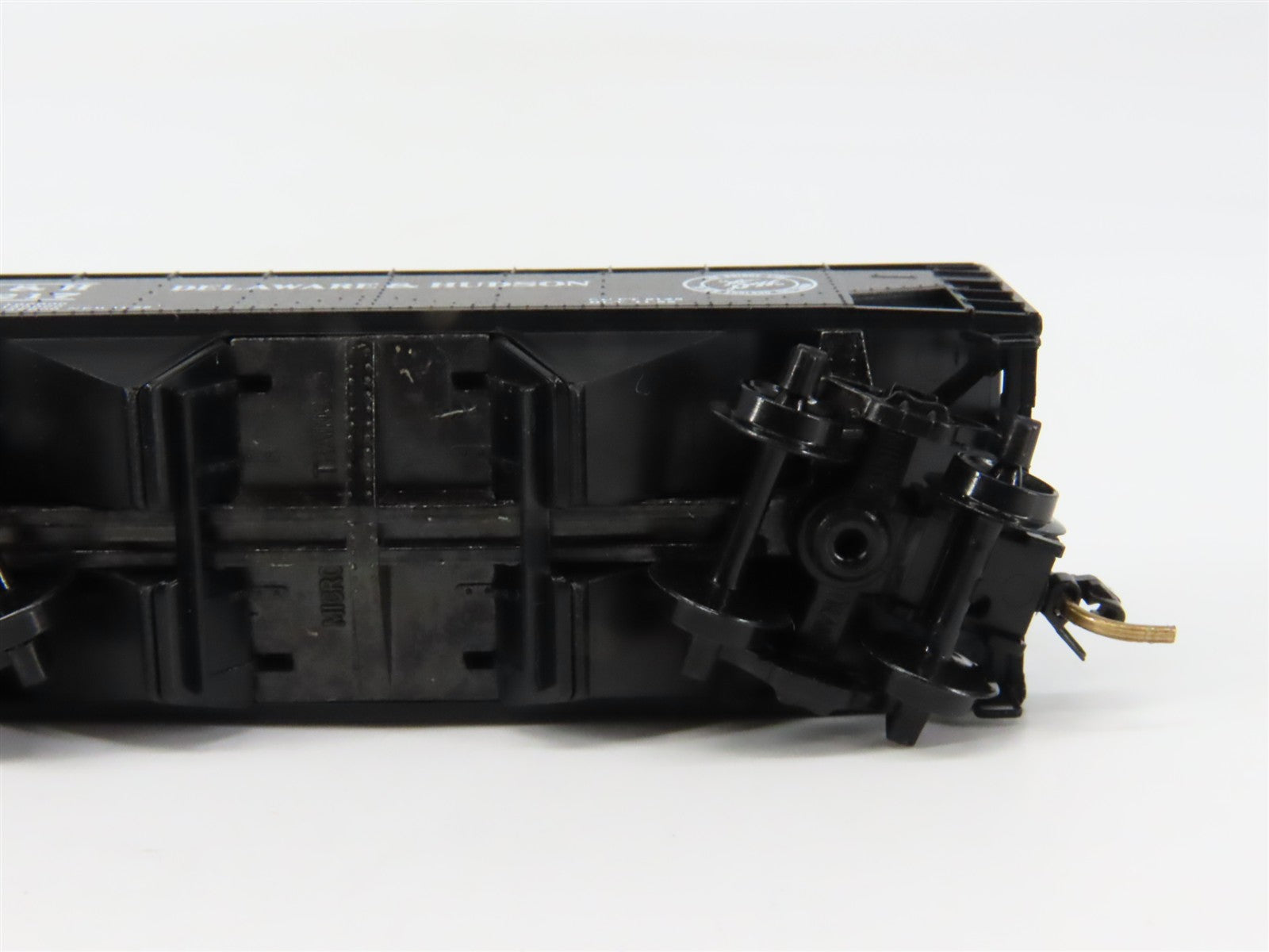 N Scale Micro-Trains MTL 55170 D&H Delaware & Hudson 33' 2-Bay Hopper 7217 RTR