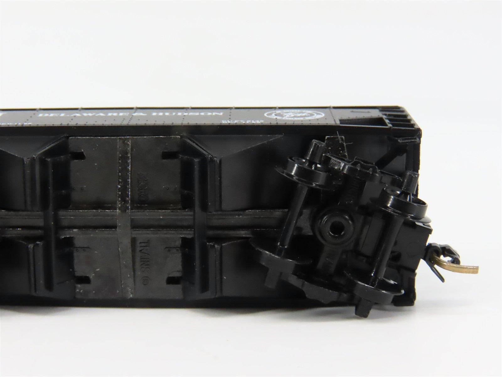N Scale Micro-Trains MTL 55170 D&H Delaware & Hudson 33' 2-Bay Hopper 7217 RTR