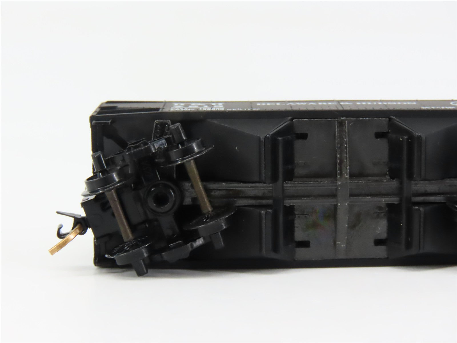 N Scale Micro-Trains MTL 55170 D&H Delaware & Hudson 33' 2-Bay Hopper 7215 RTR