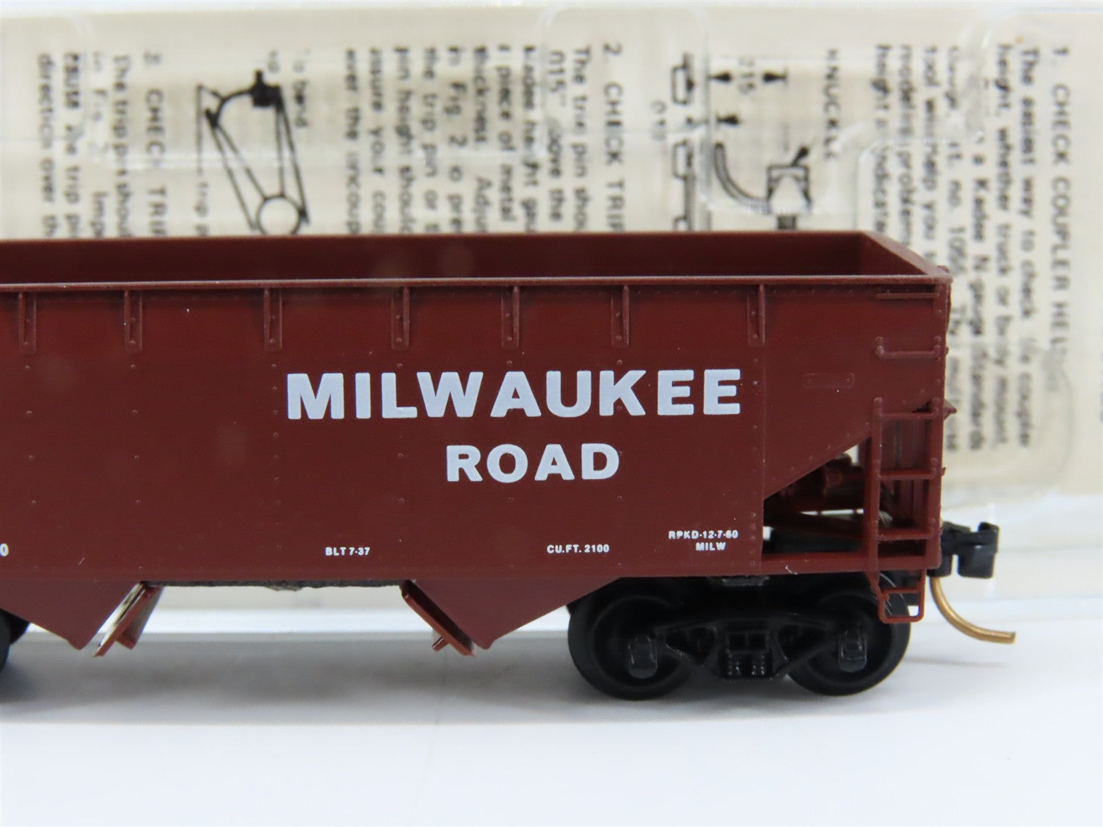 N Scale Micro-Trains MTL 55160 MILW Milwaukee Road 33' 2-Bay Hopper 96245 RTR