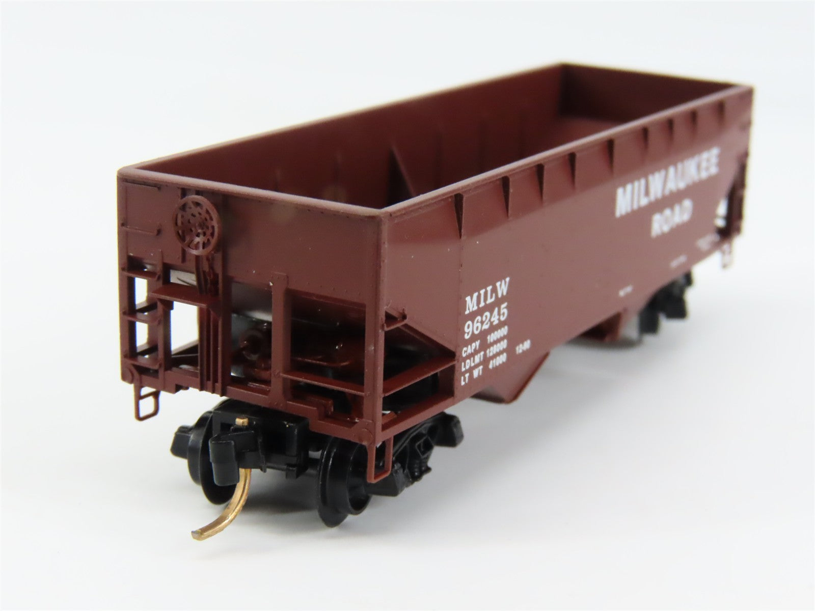 N Scale Micro-Trains MTL 55160 MILW Milwaukee Road 33' 2-Bay Hopper 96245 RTR
