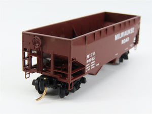 N Scale Micro-Trains MTL 55160 MILW Milwaukee Road 33' 2-Bay Hopper 96245 RTR