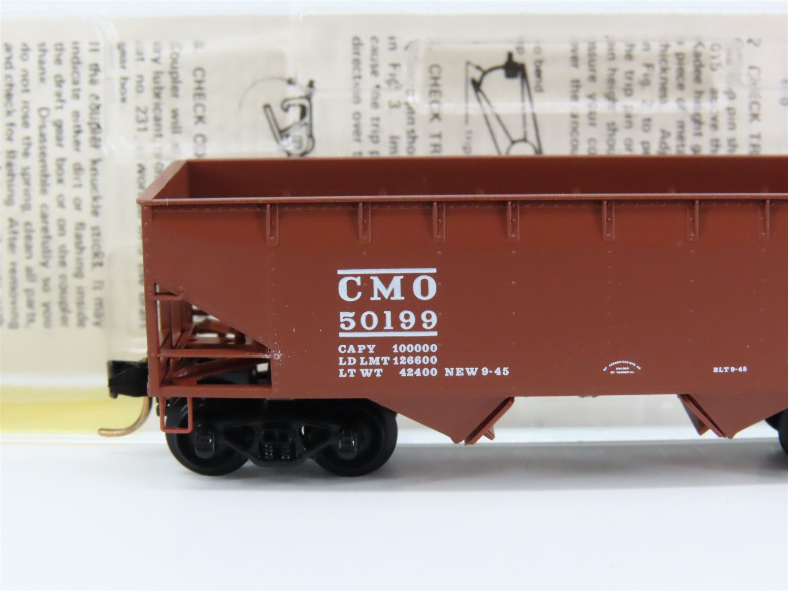 N Scale Micro-Trains MTL 55250 CMO Chicago & North Western 33' 2-Bay Hopper RTR