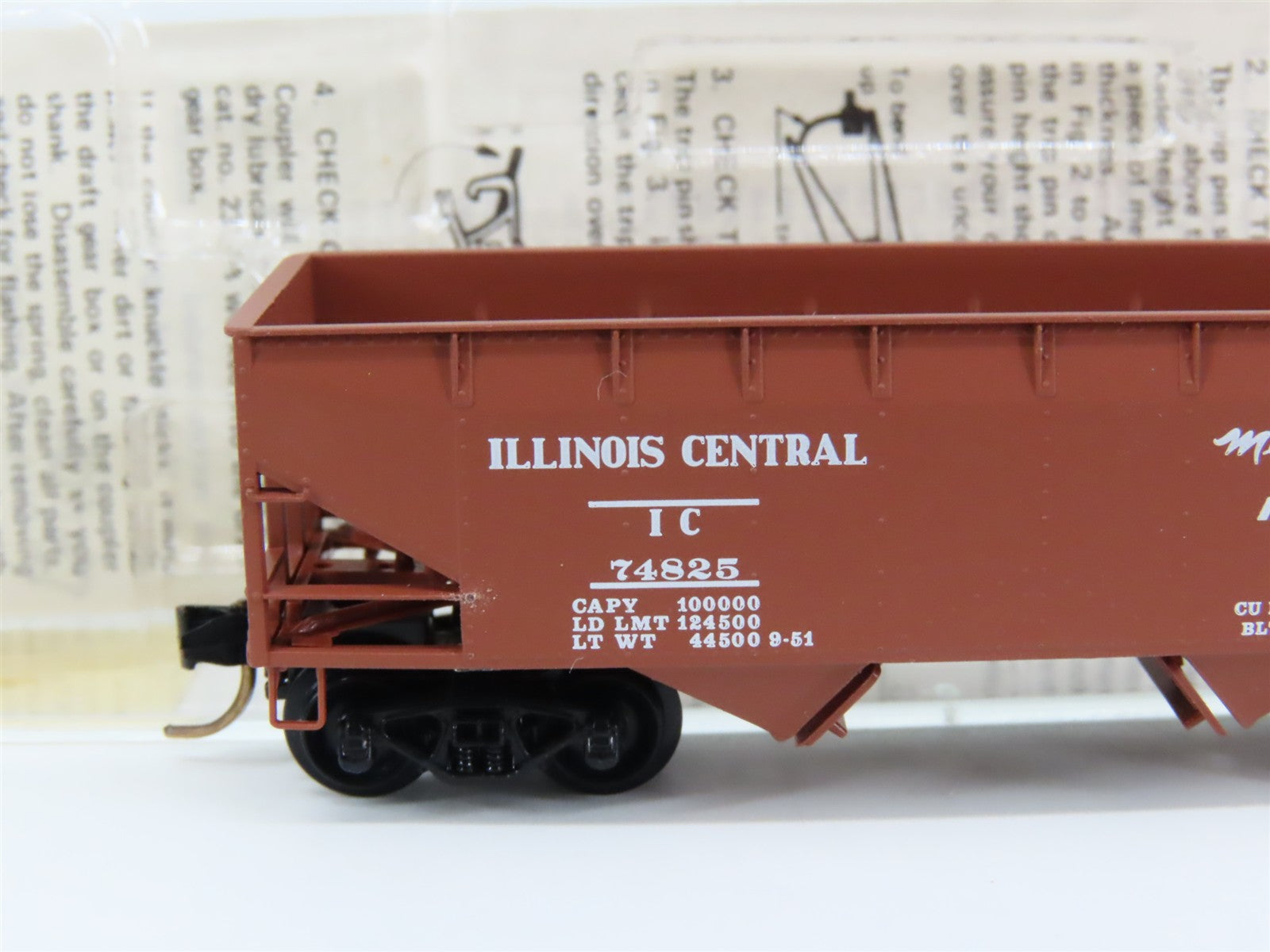 N Scale Micro-Trains MTL 55240 IC Illinois Central 33' 2-Bay Hopper 74825 RTR