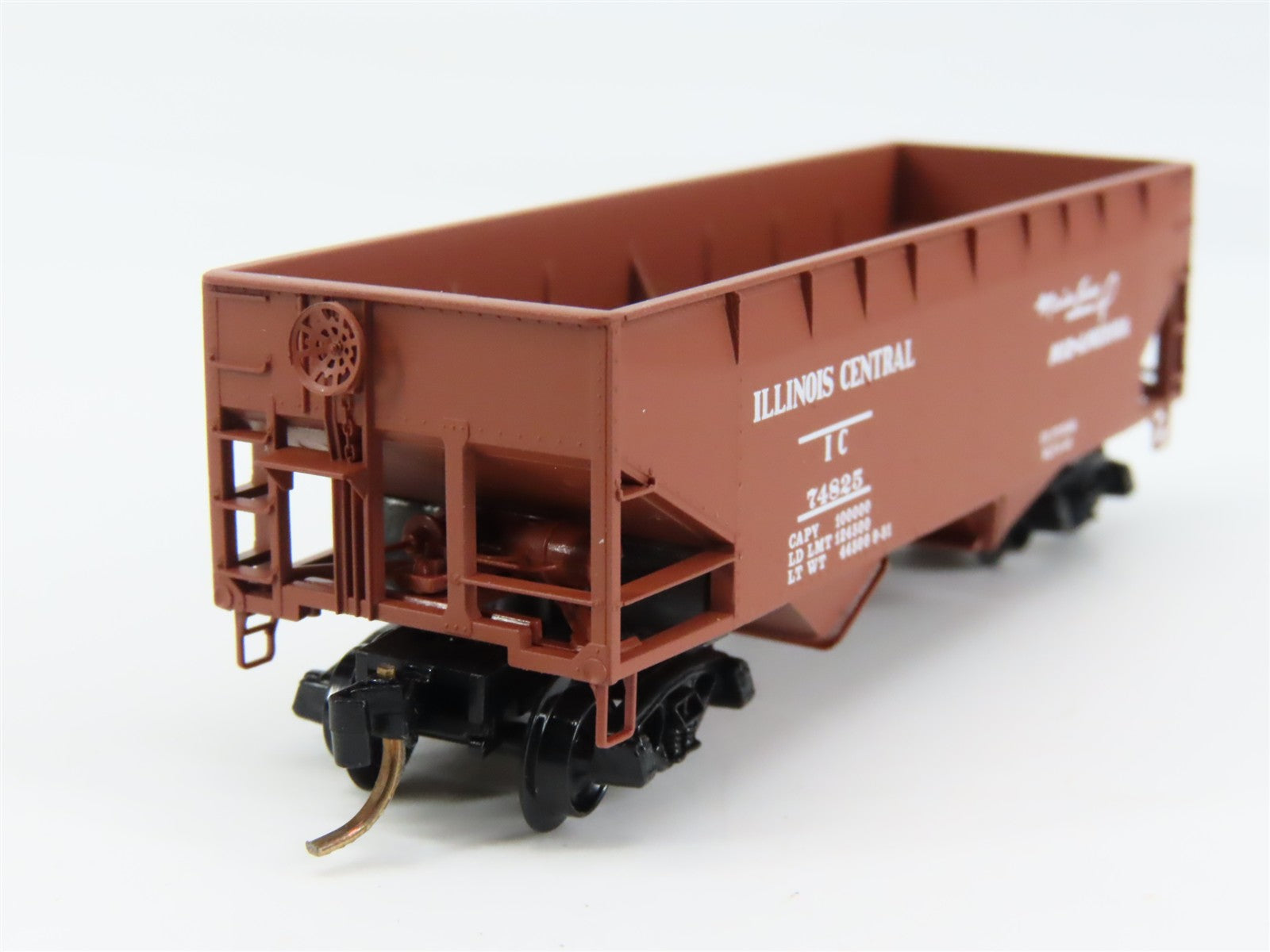 N Scale Micro-Trains MTL 55240 IC Illinois Central 33' 2-Bay Hopper 74825 RTR