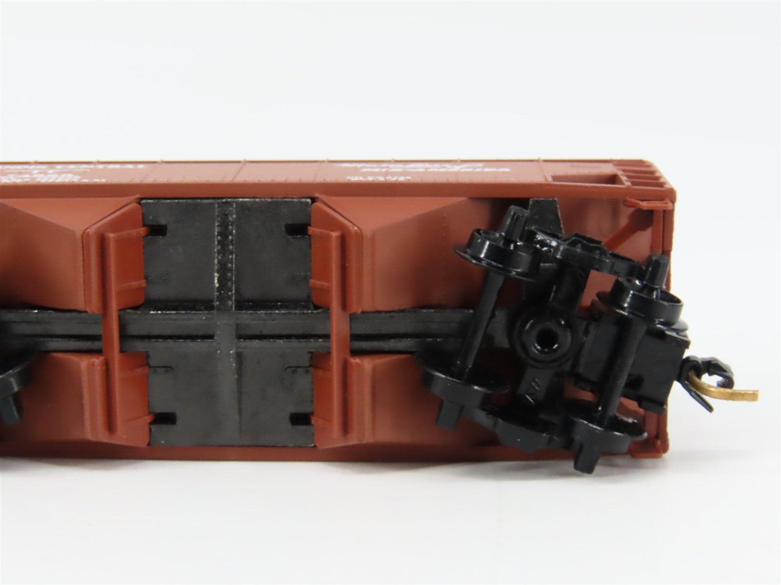 N Scale Micro-Trains MTL 55240 IC Illinois Central 33' 2-Bay Hopper 74825 RTR